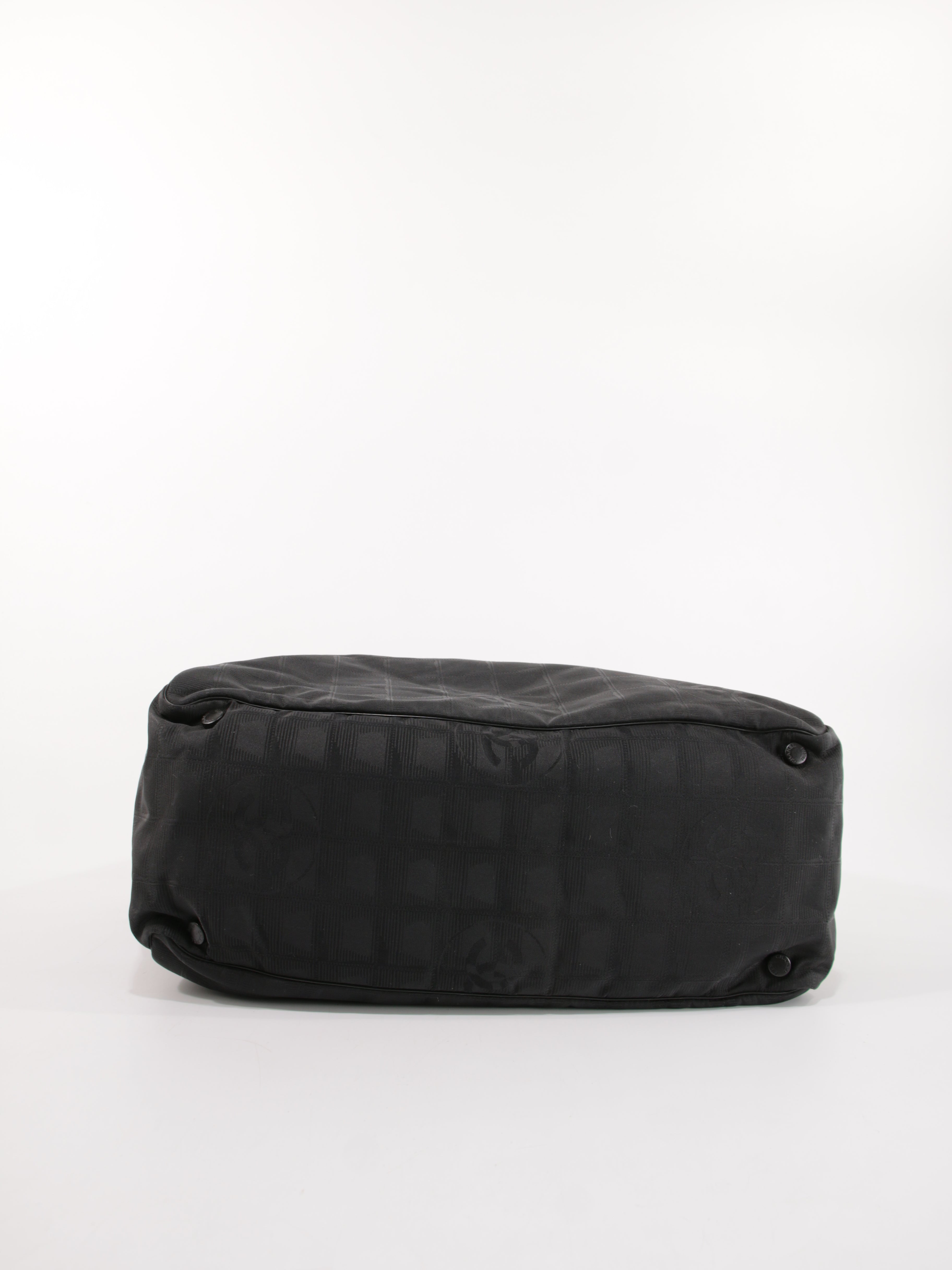 Medium New Travel Line Tote