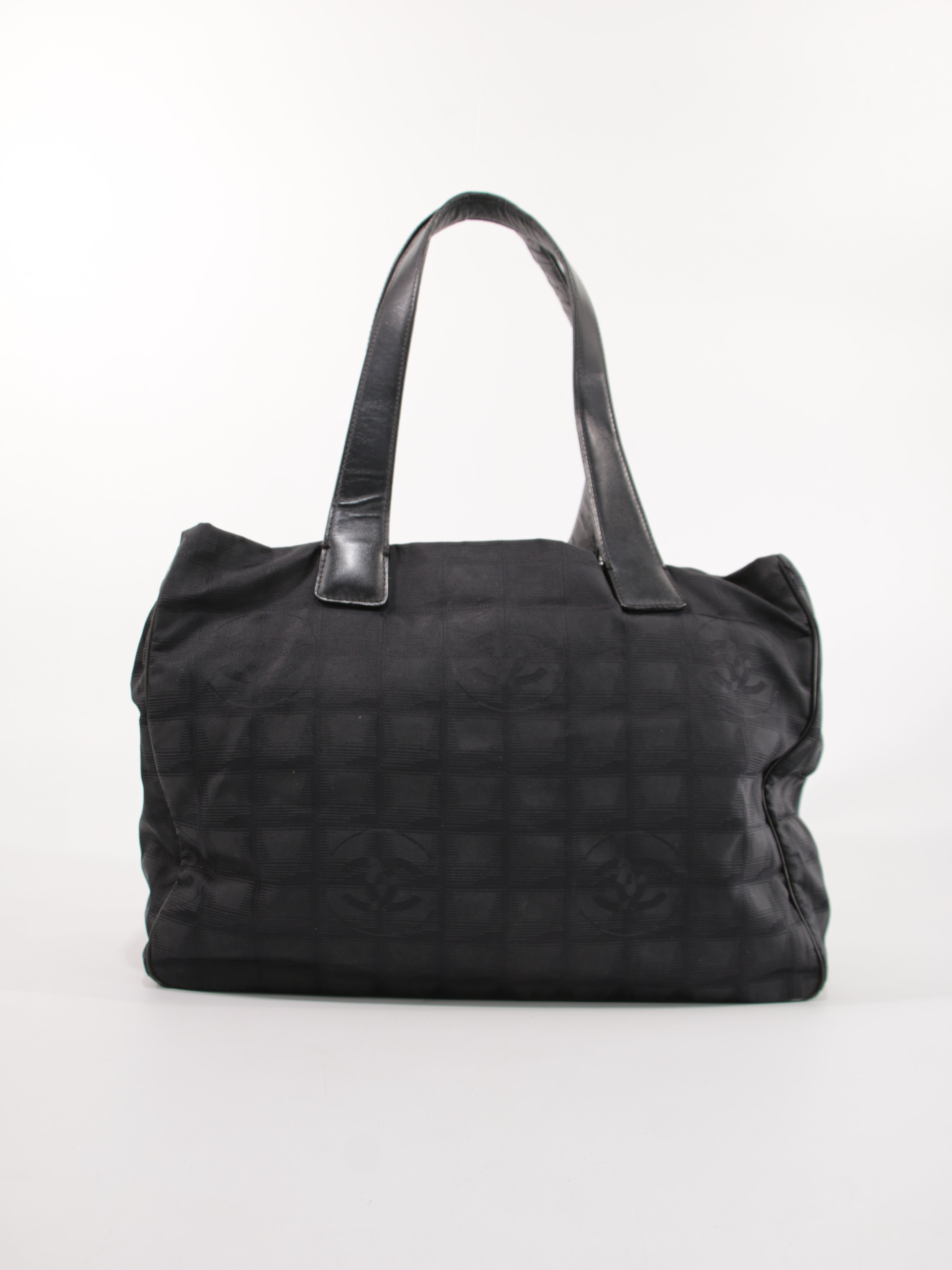 Medium New Travel Line Tote