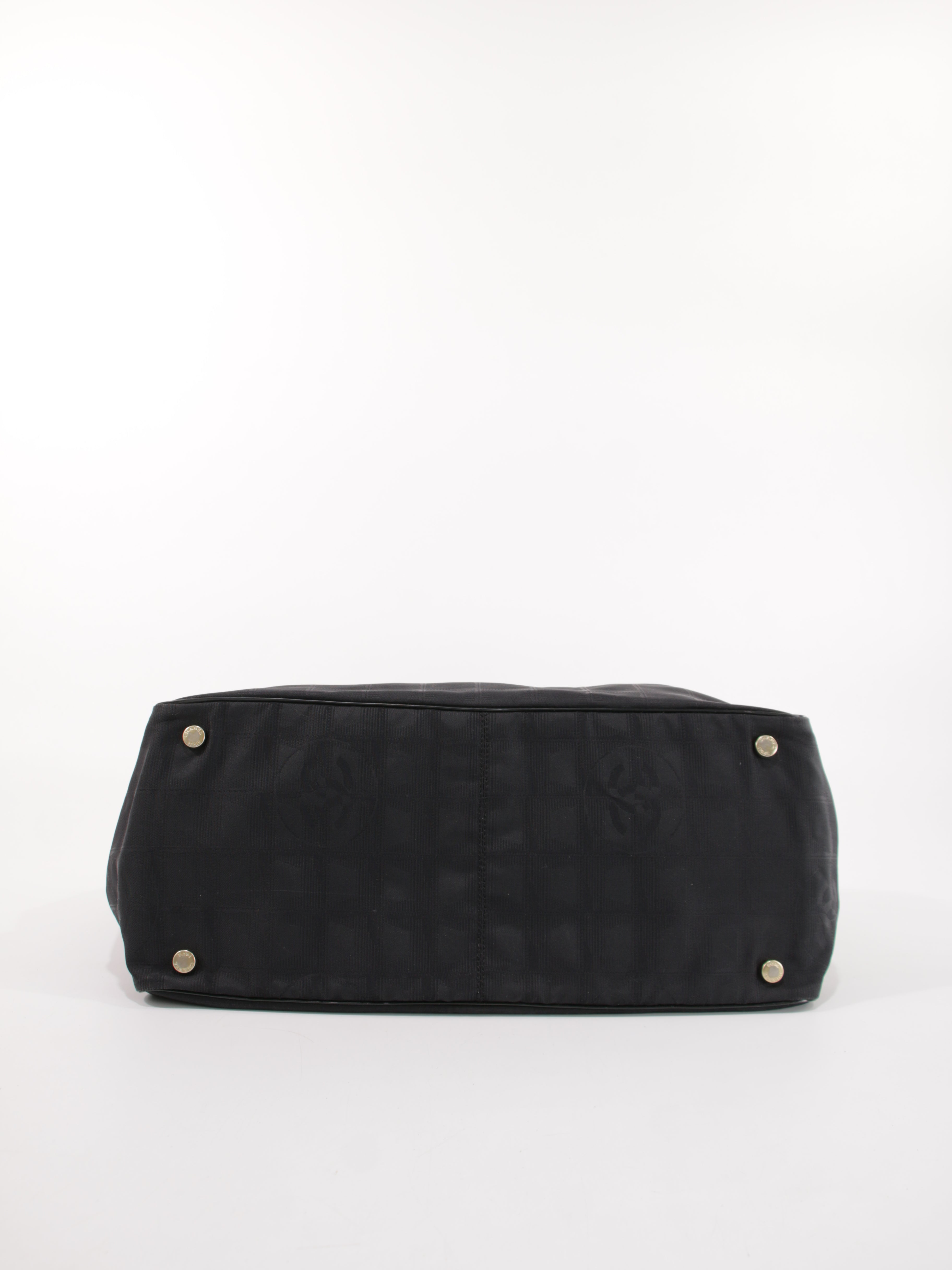 Medium New Travel Line Tote