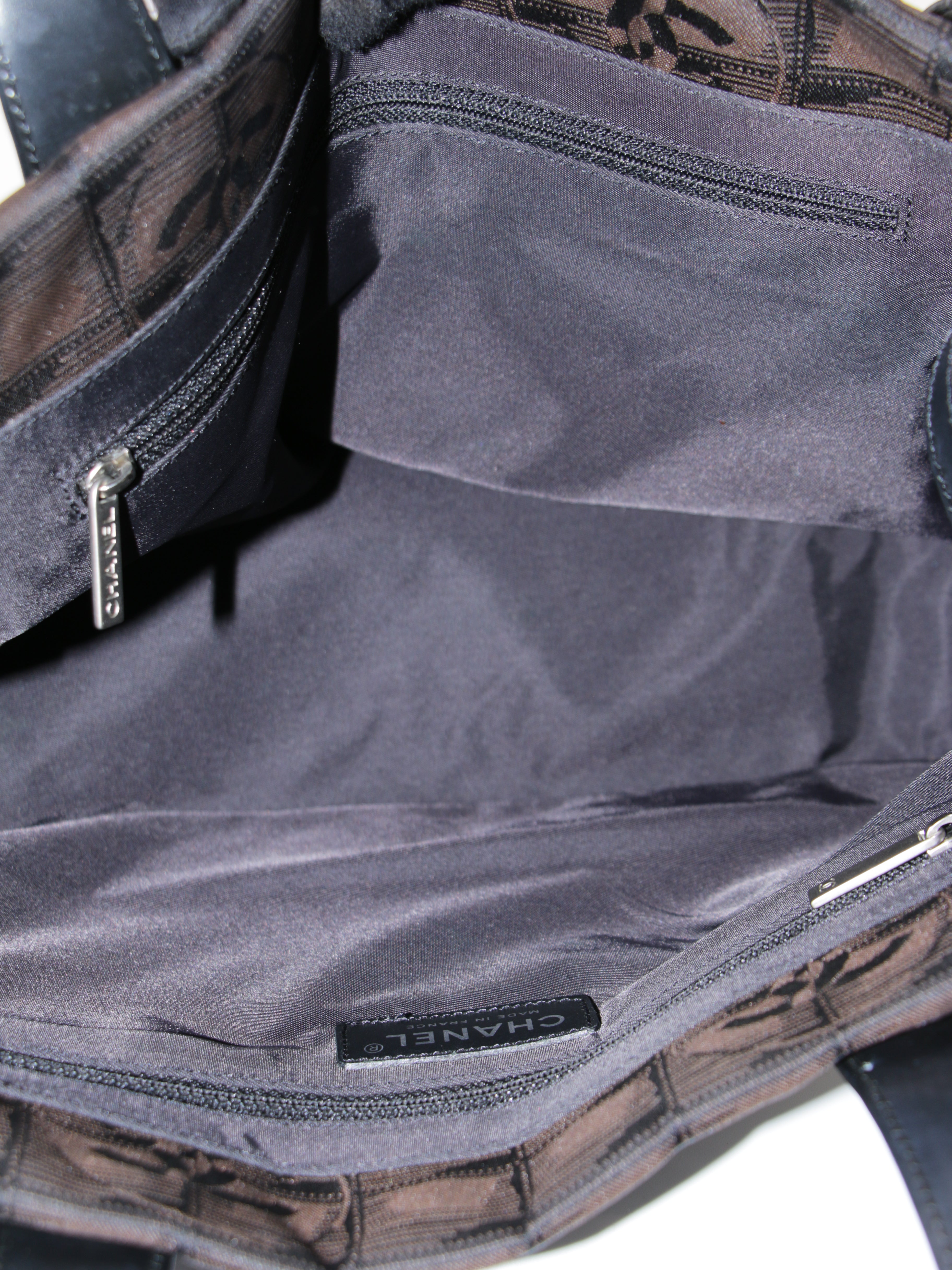 Medium New Travel Line Tote