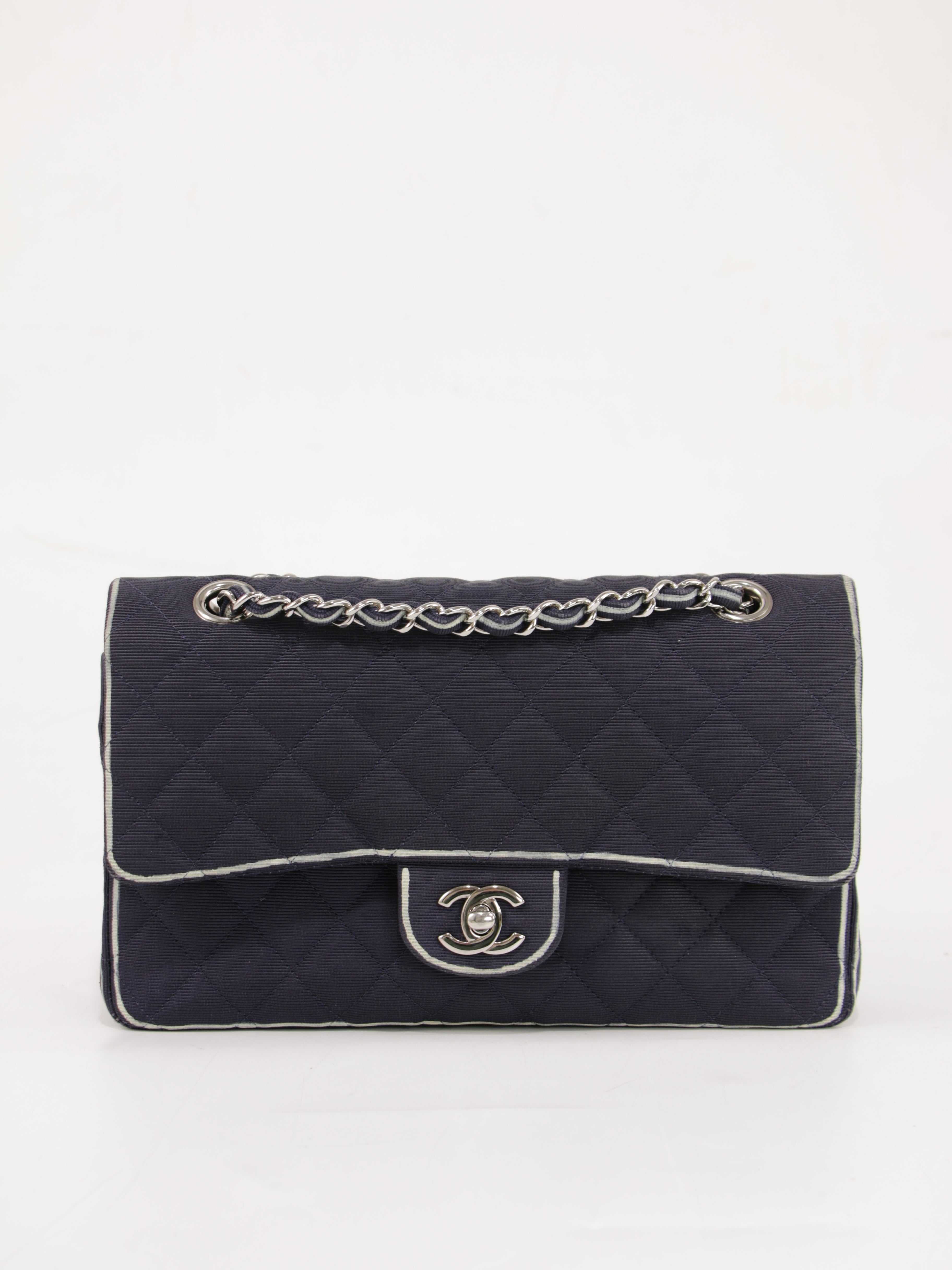 Medium Classic Flap