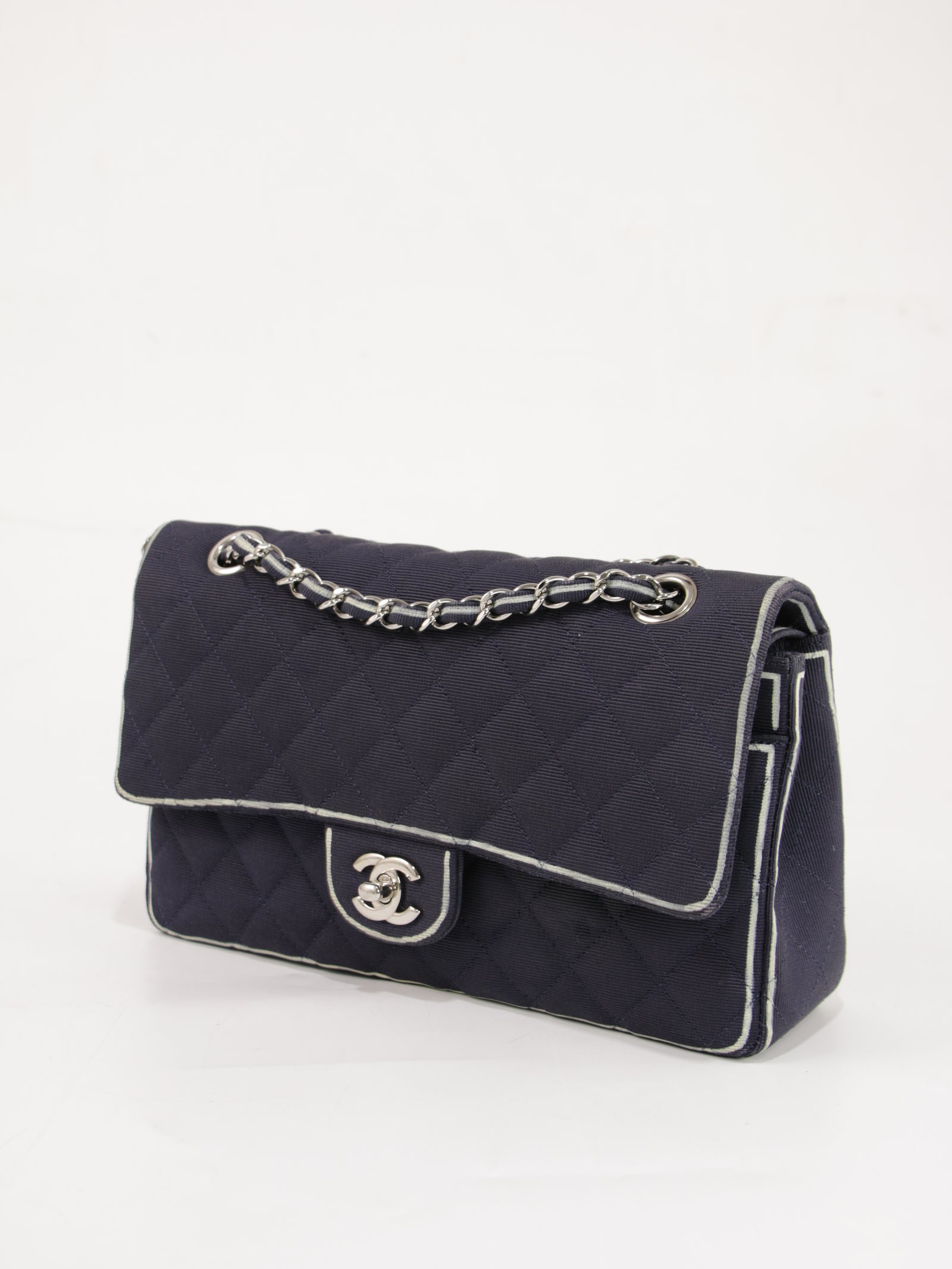 Medium Classic Flap