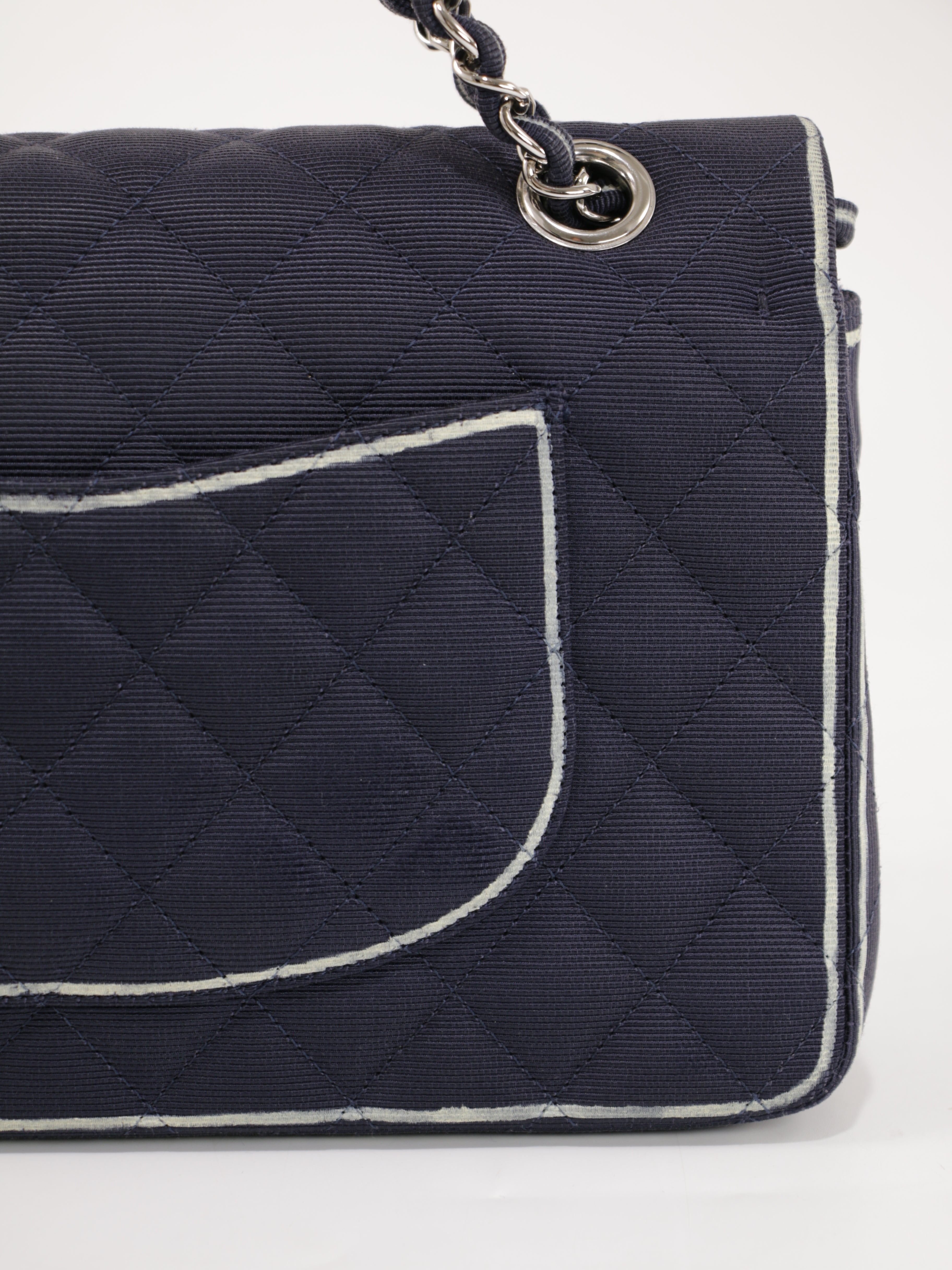 Medium Classic Flap