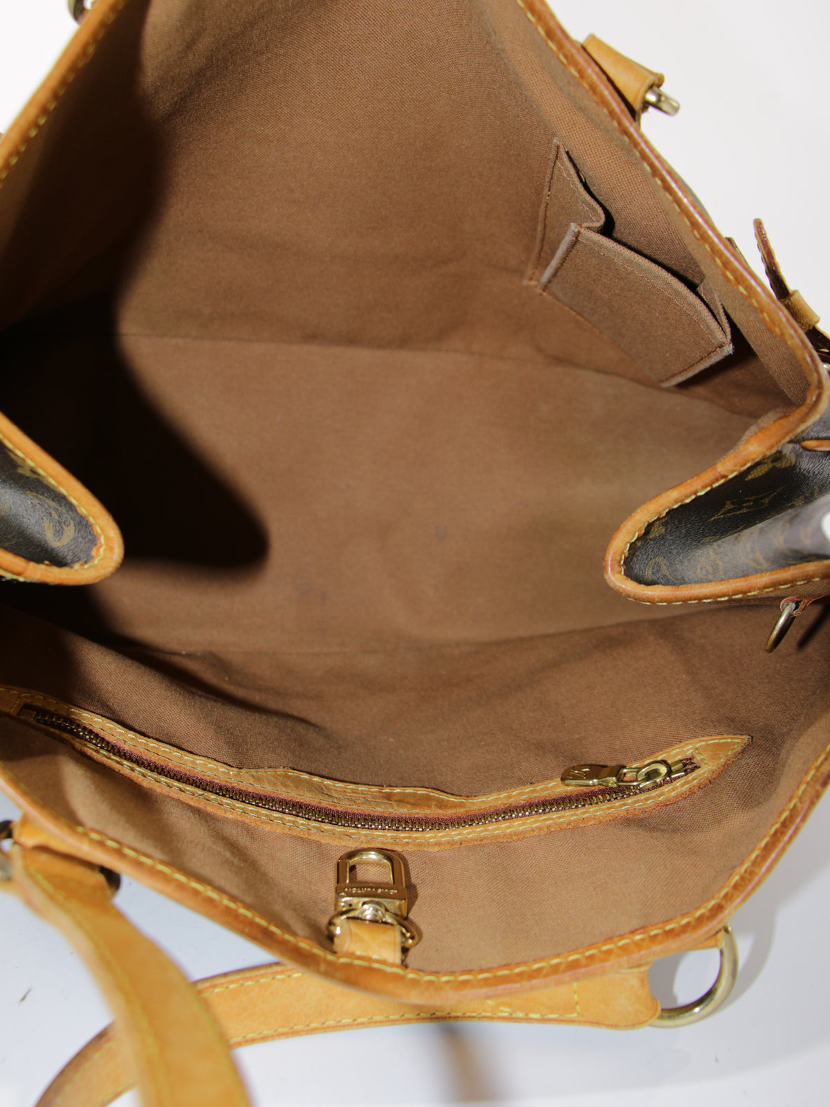 Louis Vuitton Batignolles Vertical MM