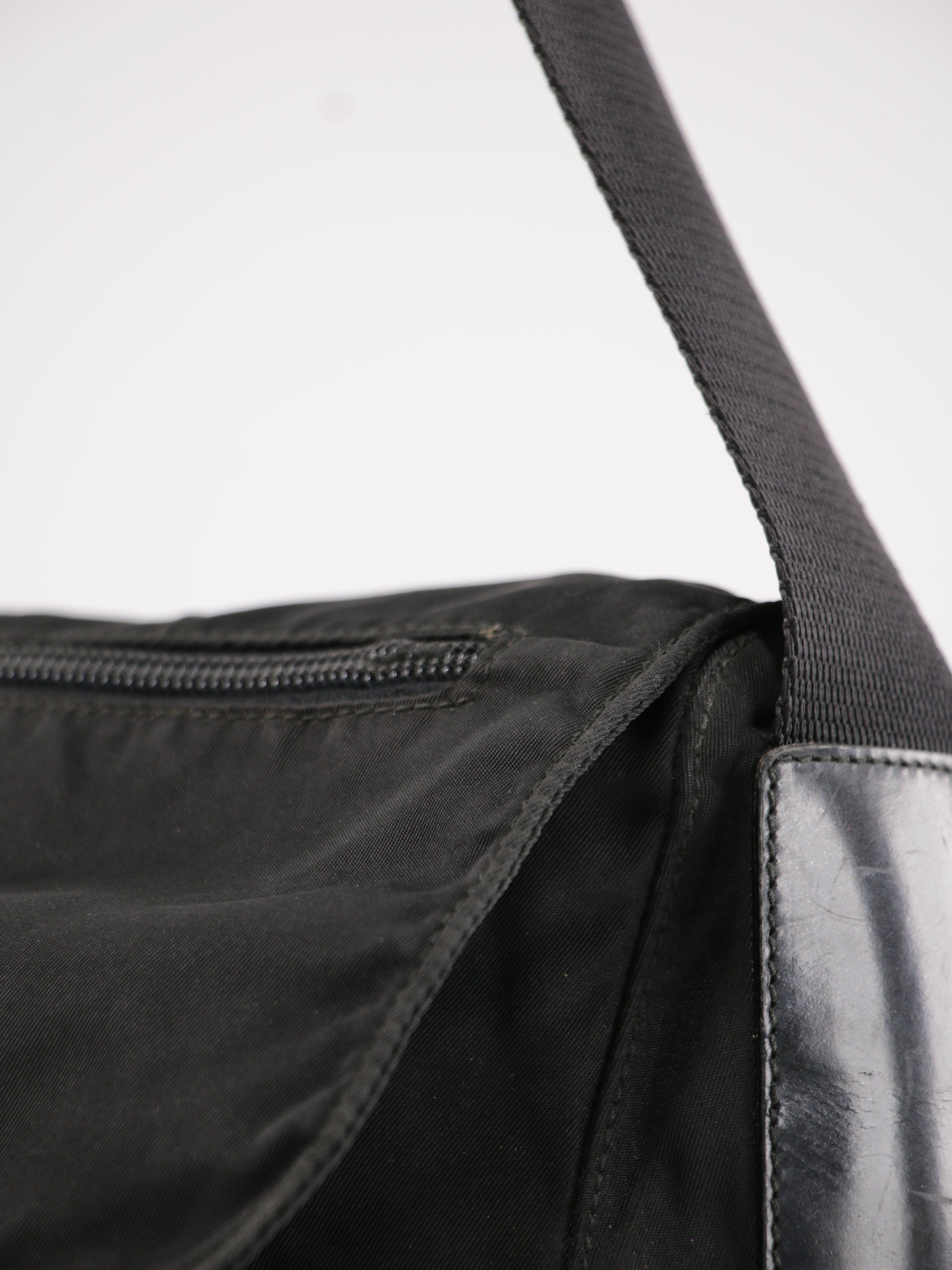 Single Buckle Messenger