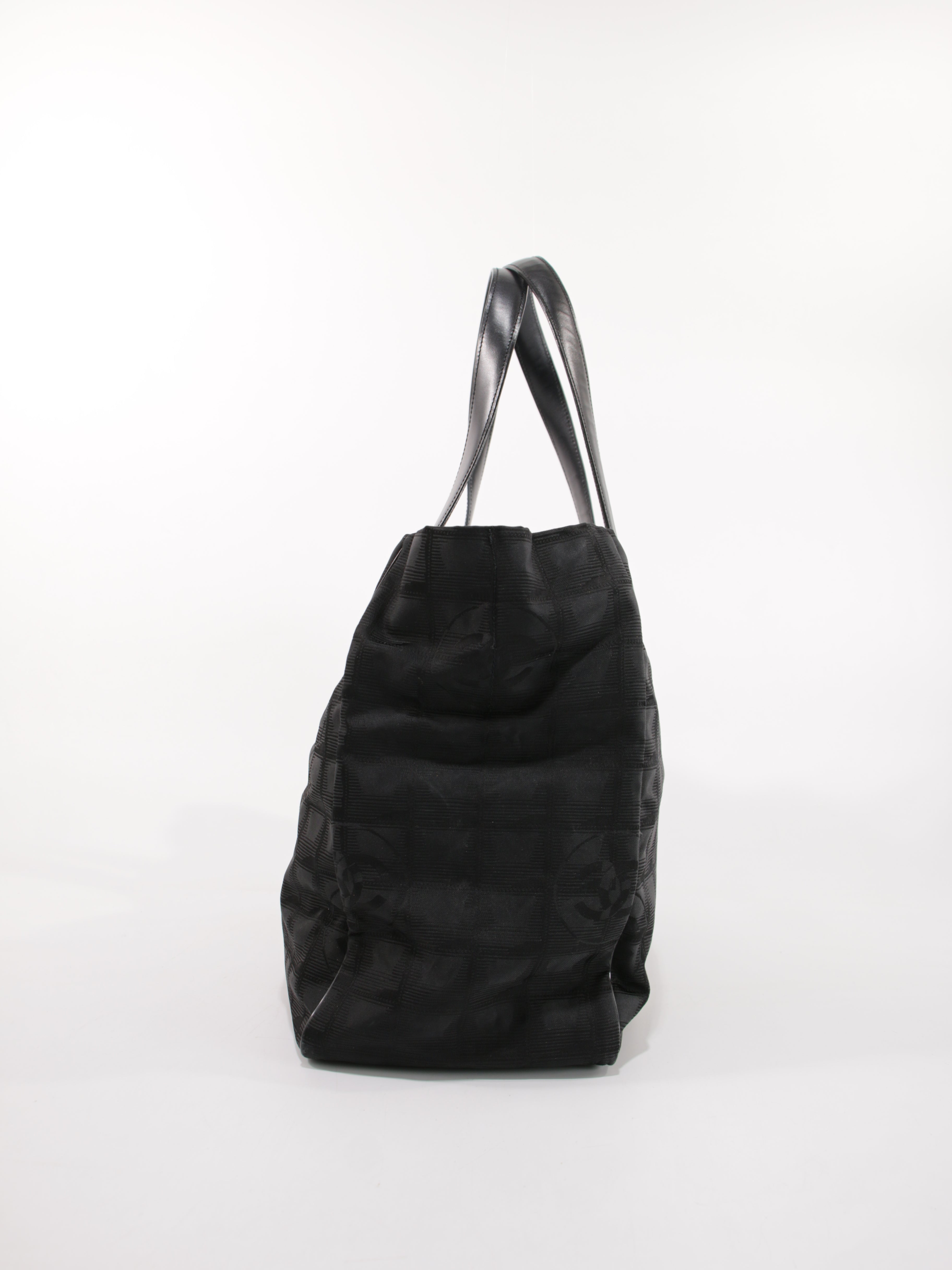 Medium New Travel Line Tote