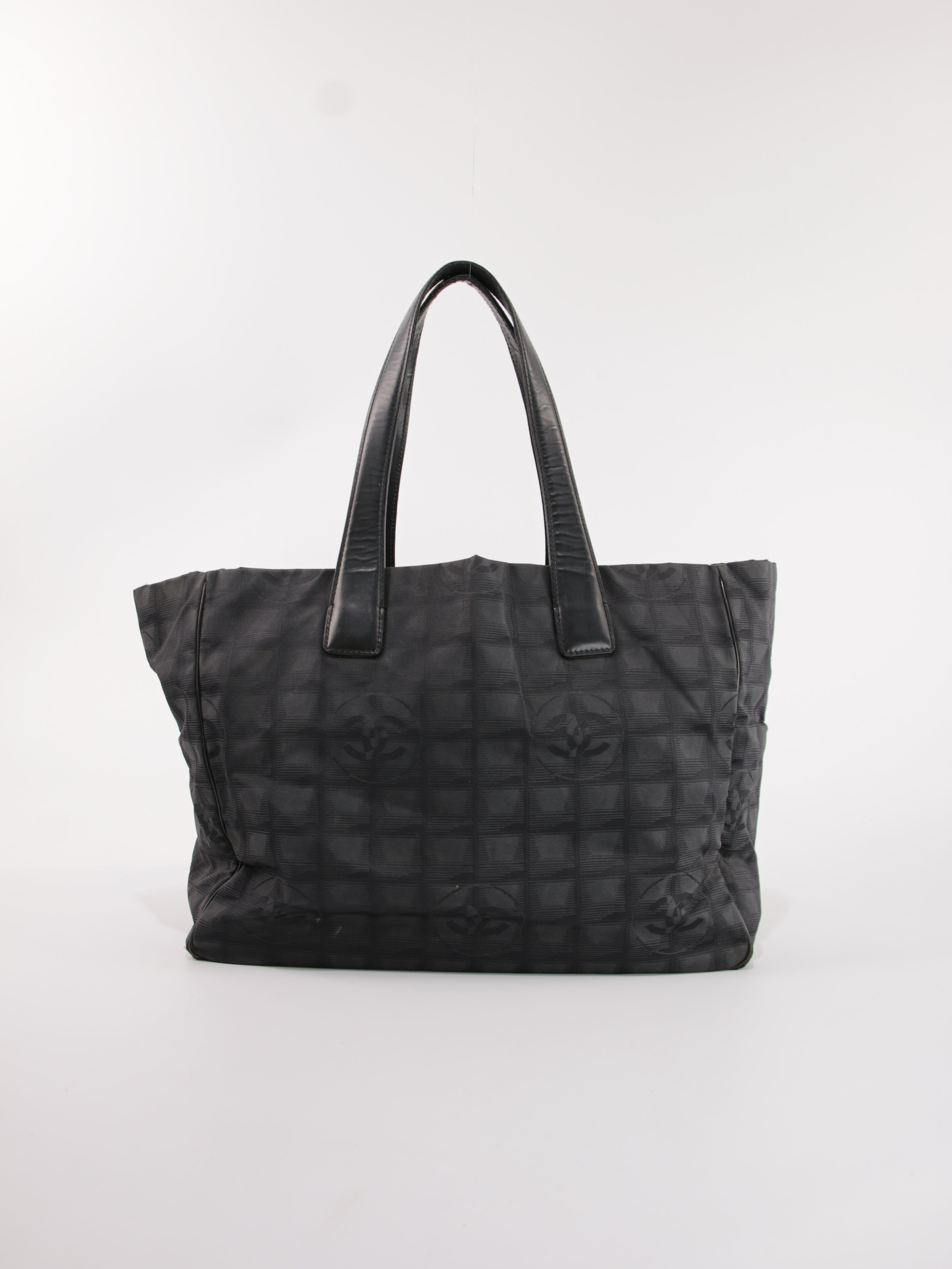 Medium New Travel Line Tote