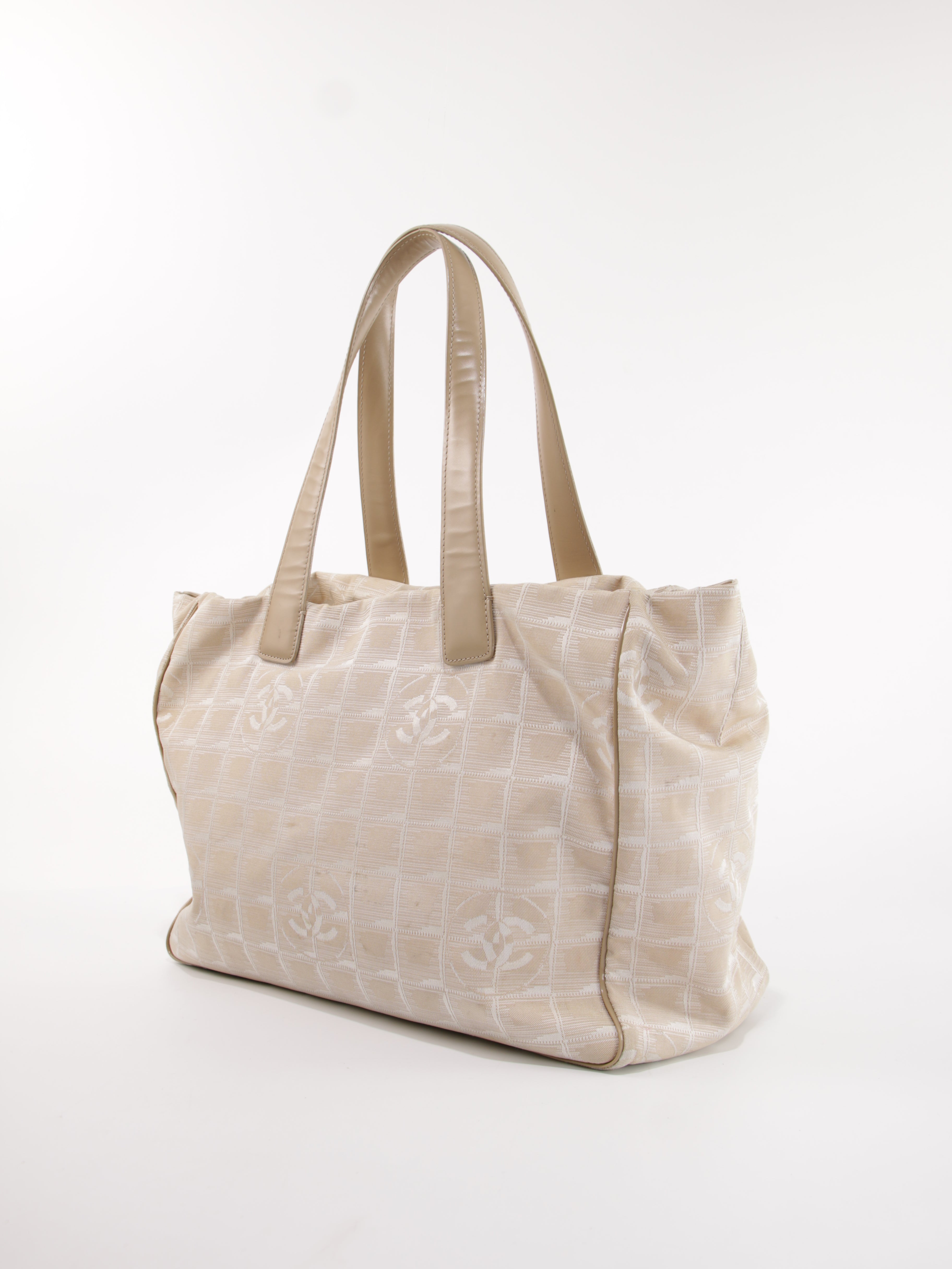 Medium New Travel Line Tote