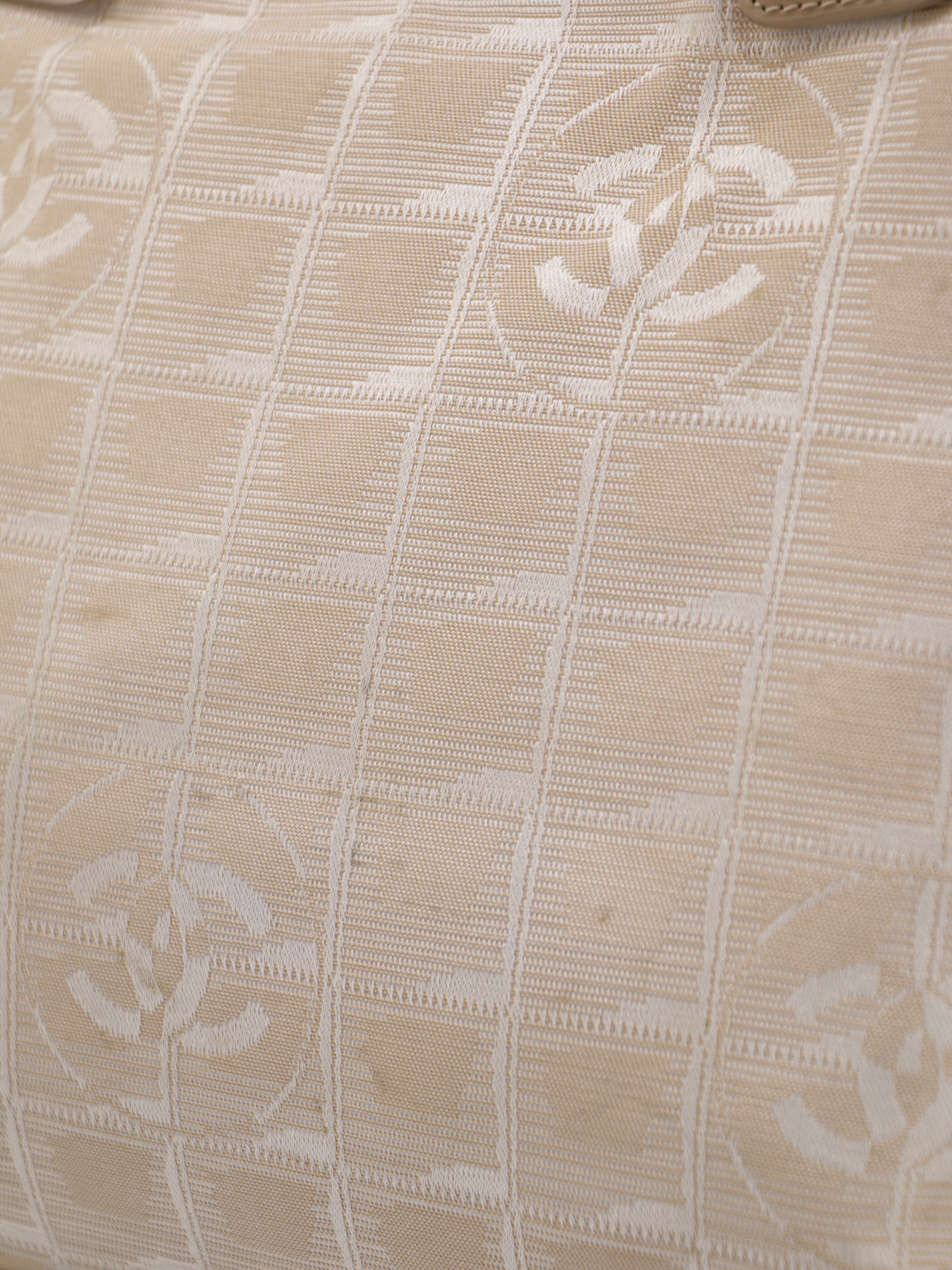 Medium New Travel Line Tote