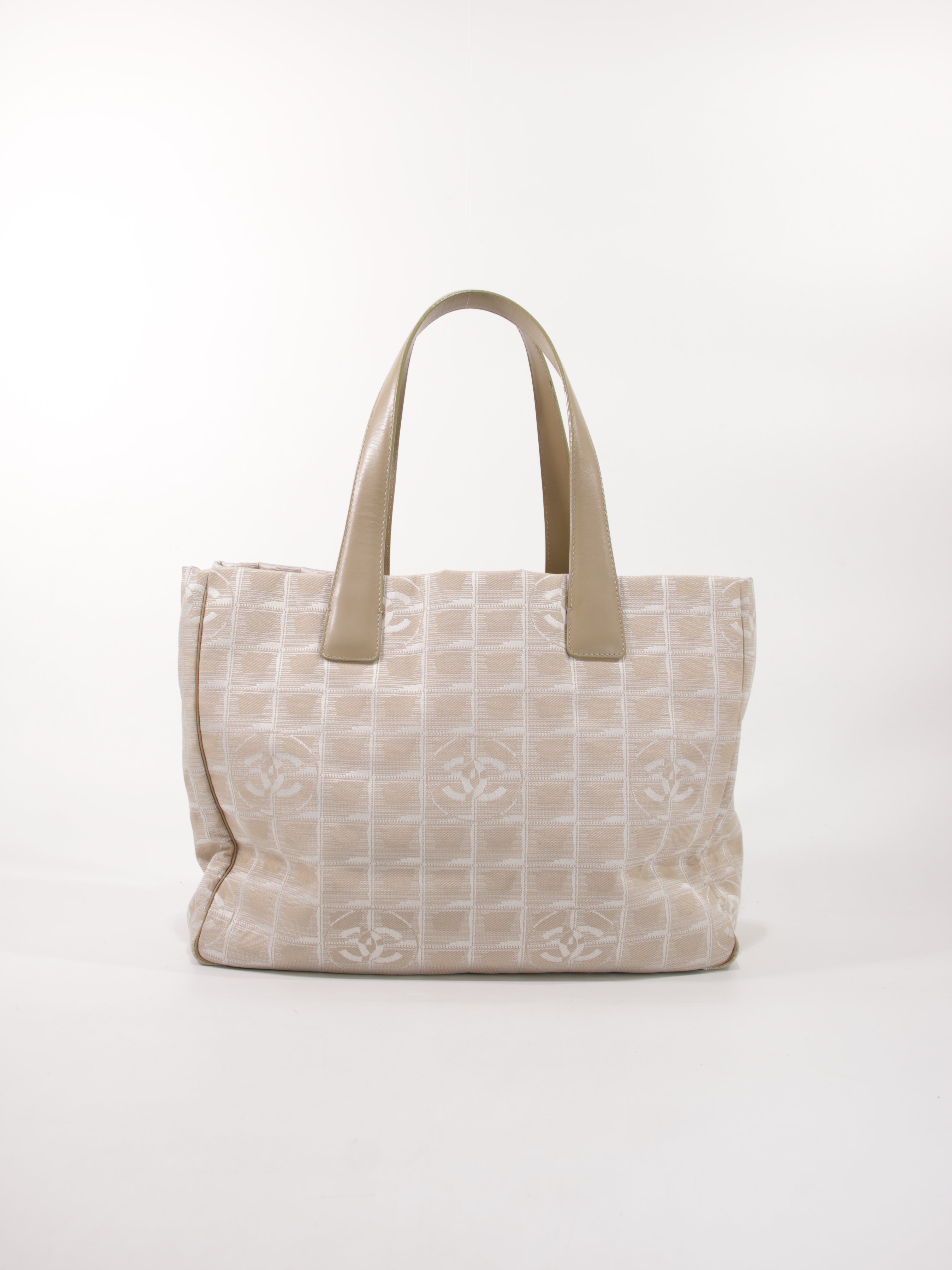 Medium New Travel Line Tote