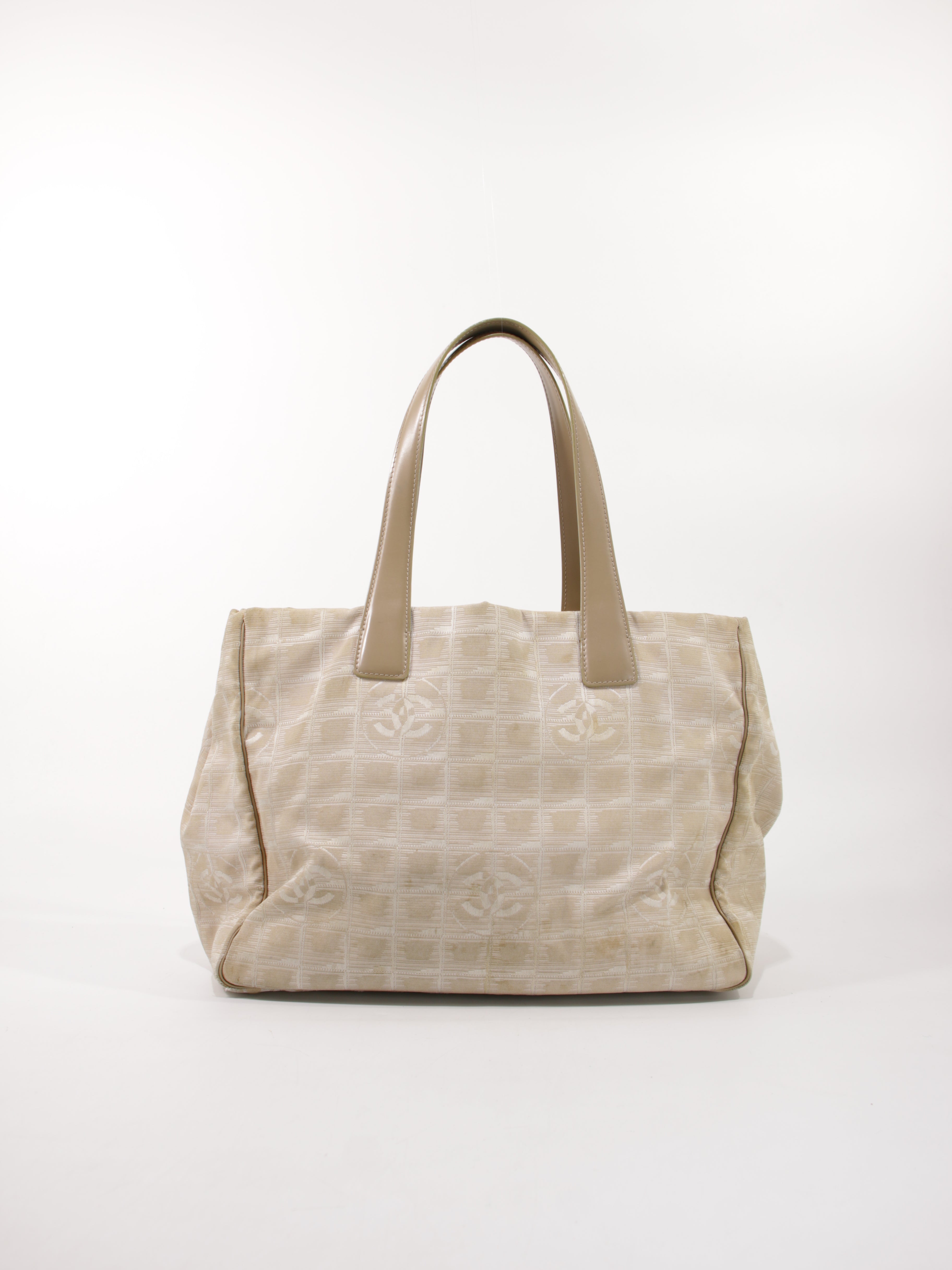 Medium New Travel Line Tote