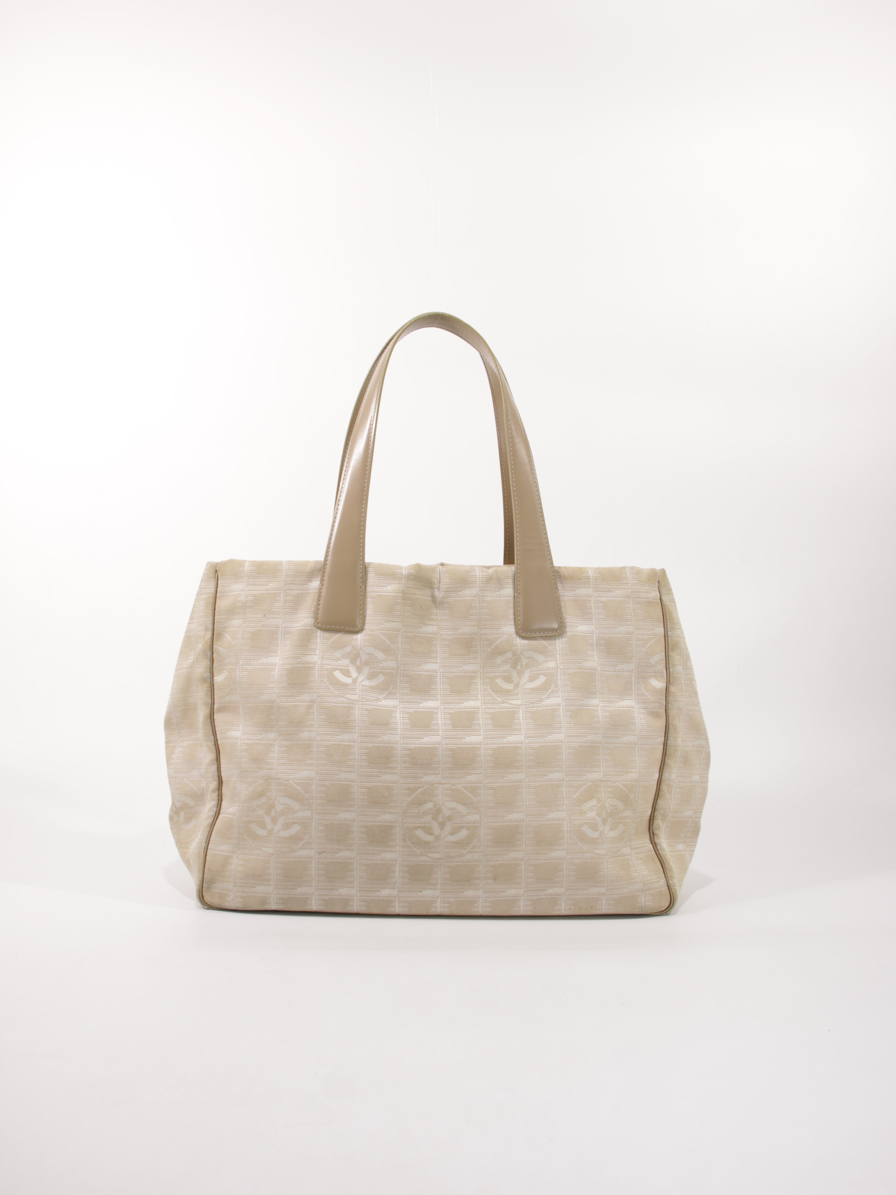 Medium New Travel Line Tote