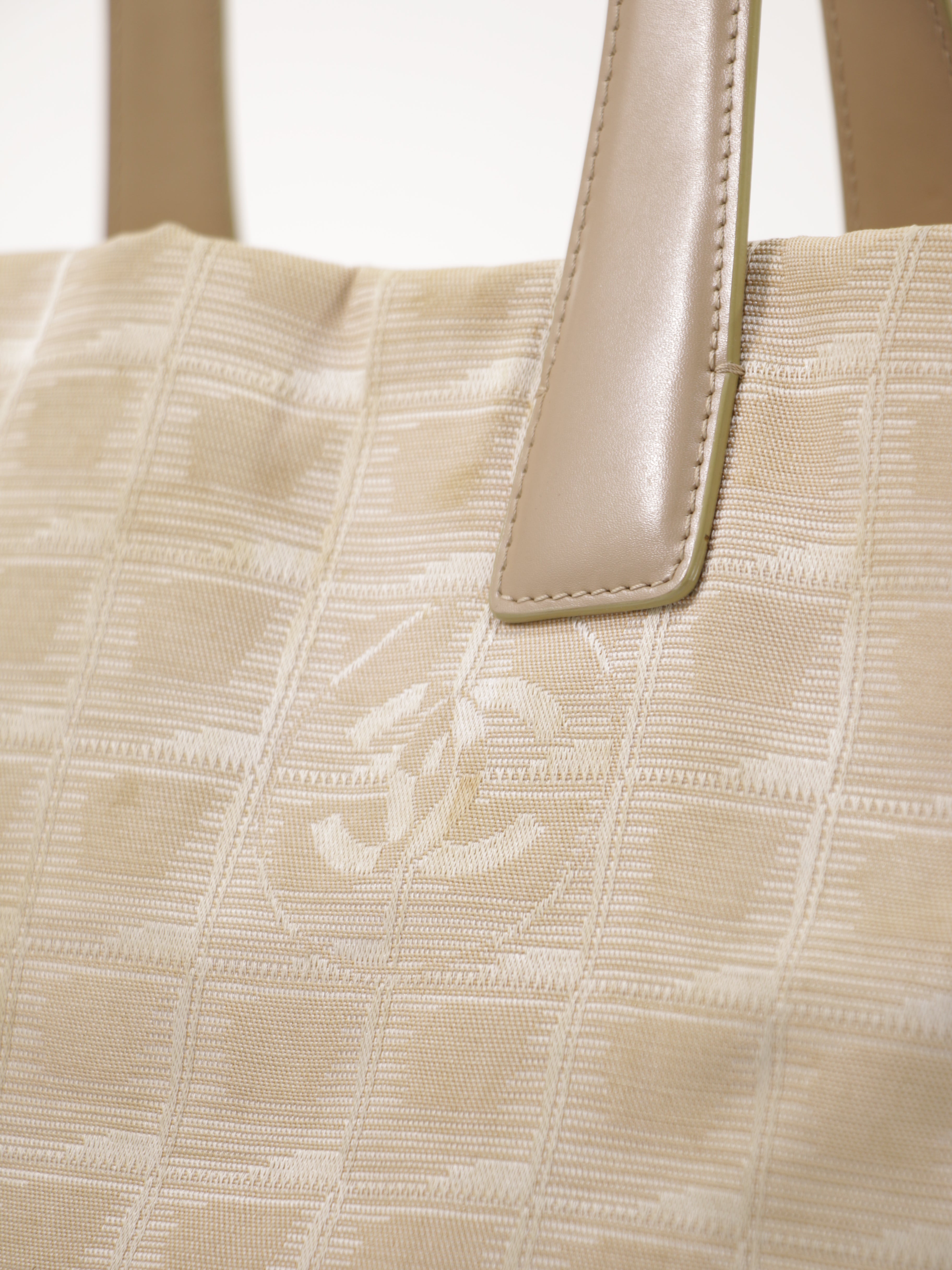 Medium New Travel Line Tote