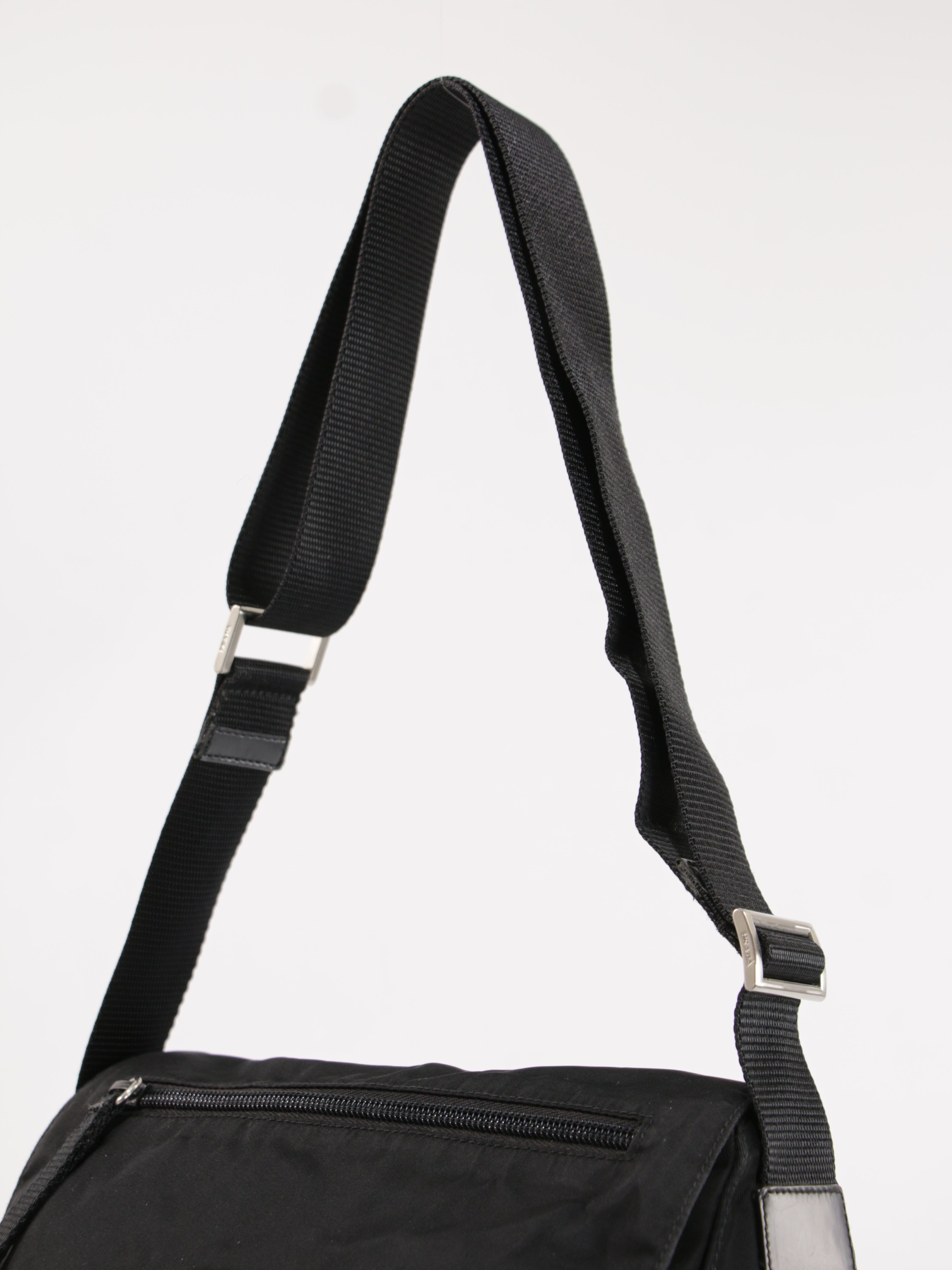 Single Buckle Messenger