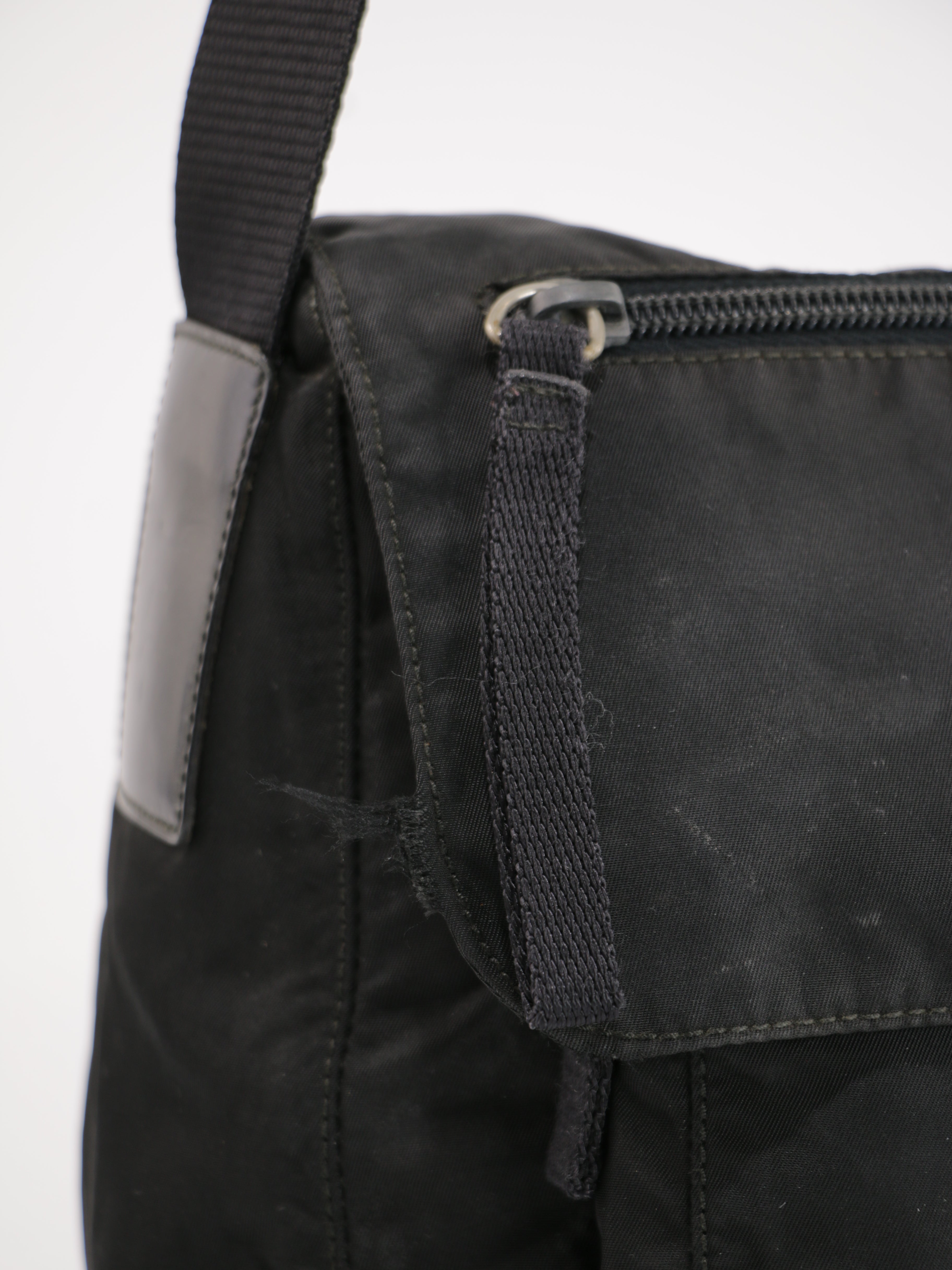 Single Buckle Messenger