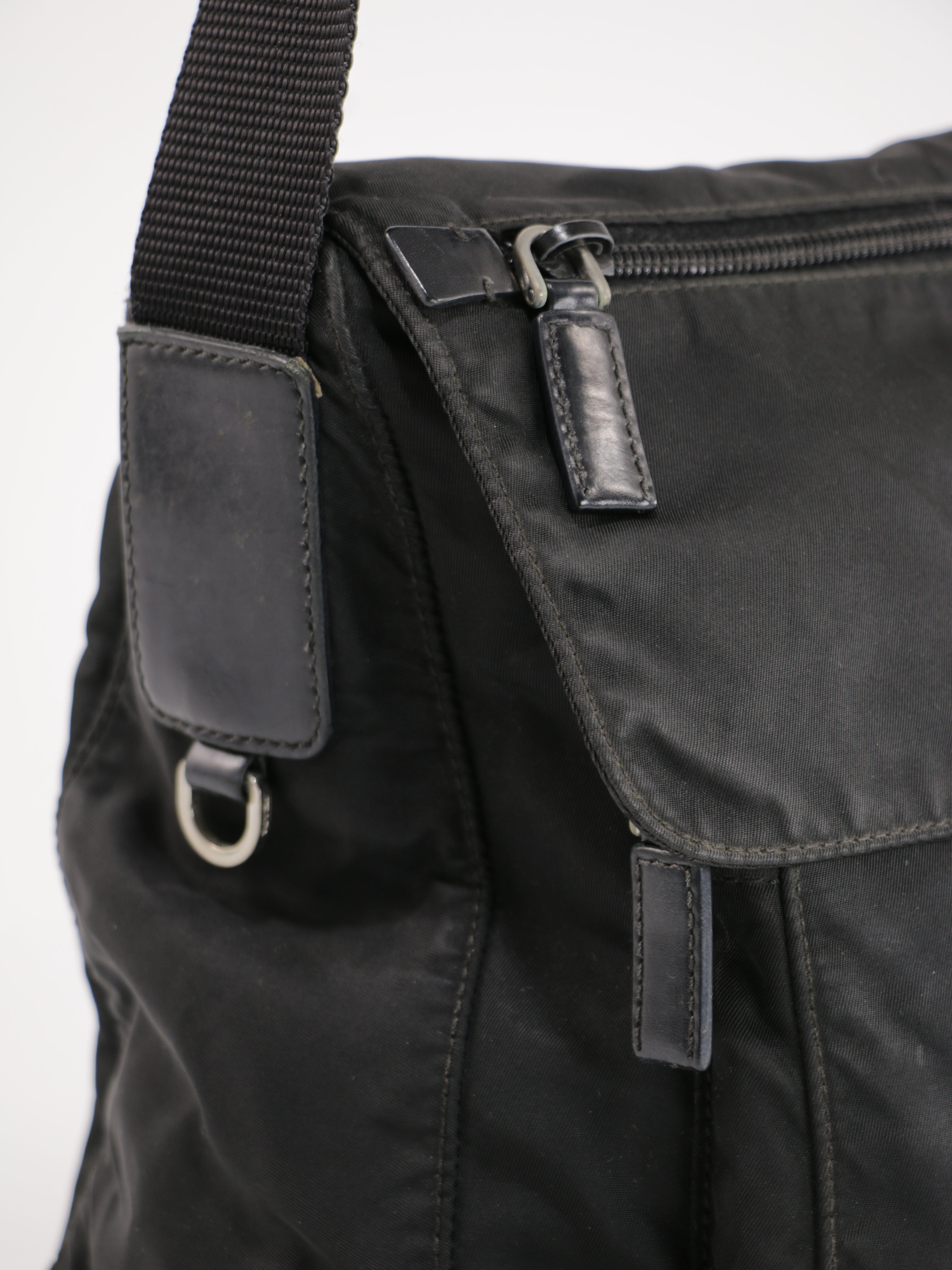 Single Buckle Messenger