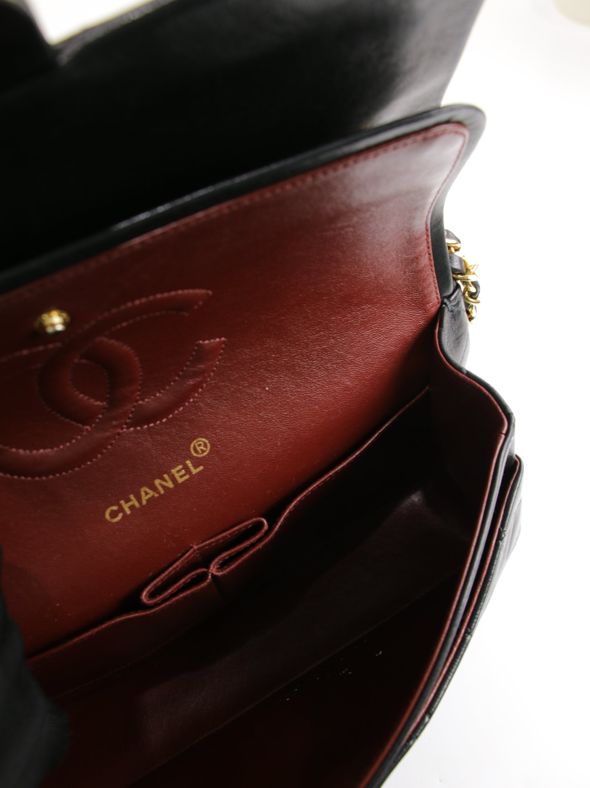 Medium Classic Flap