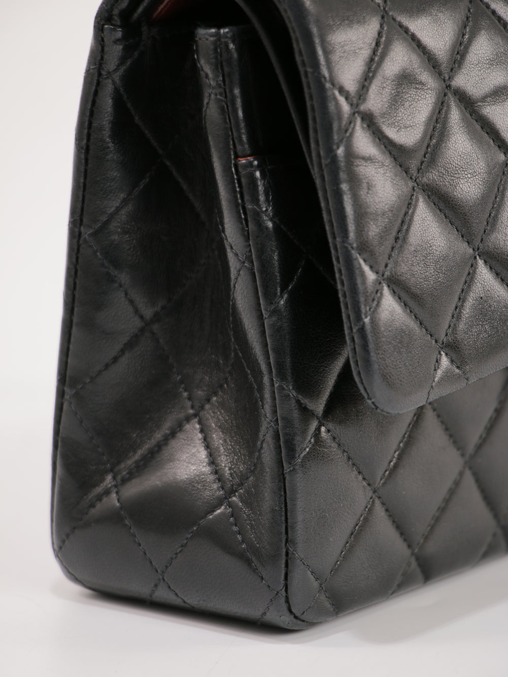 Medium Classic Flap