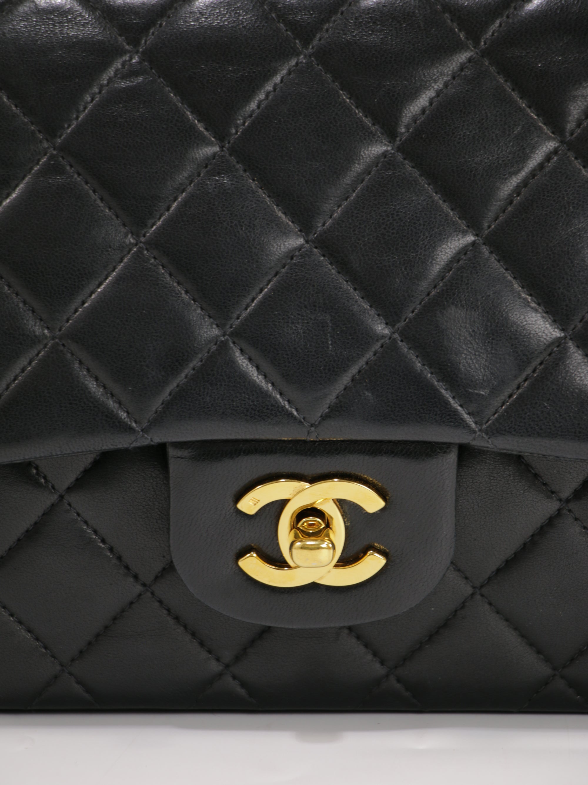 Medium Classic Flap