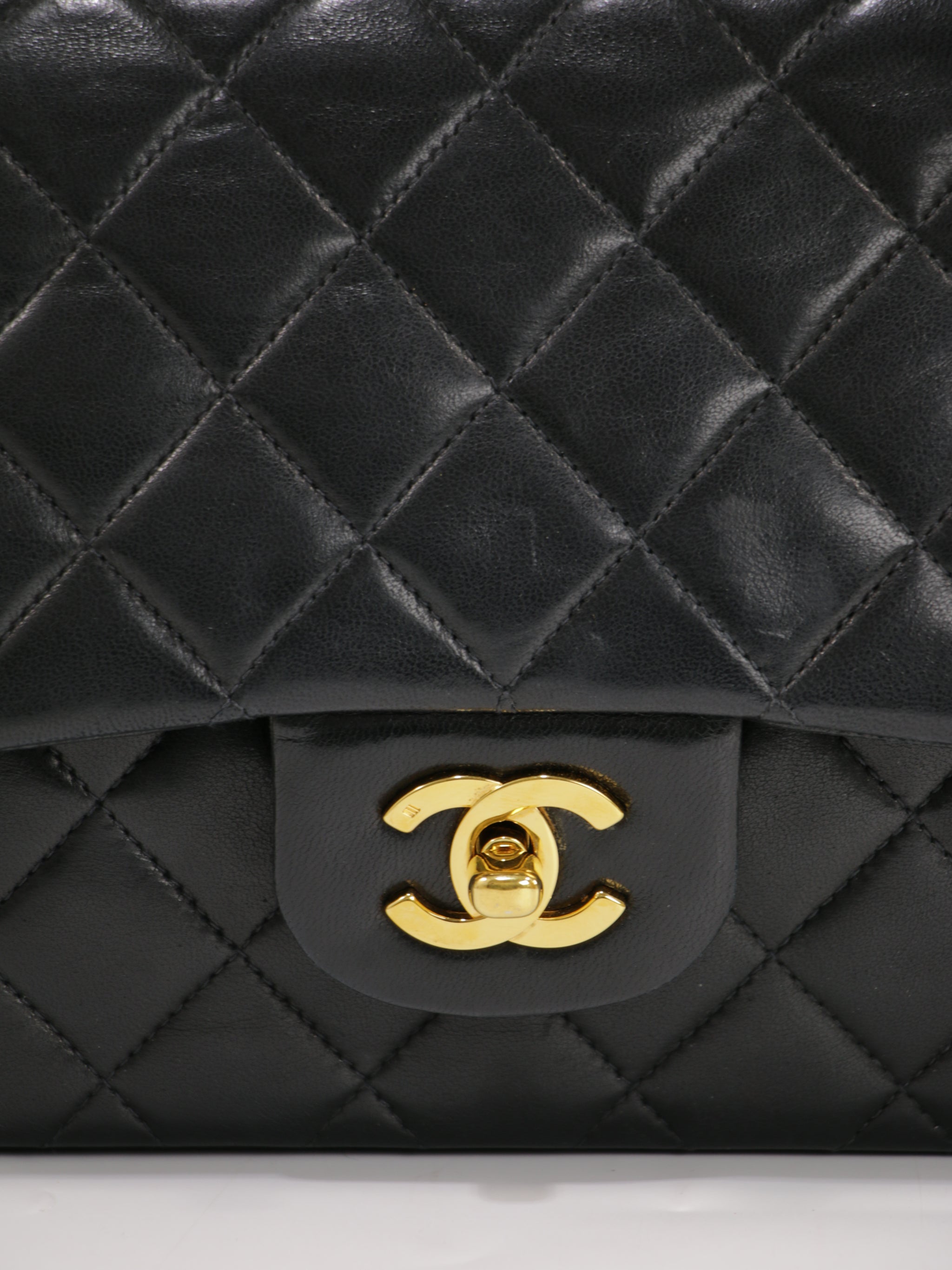 Medium Classic Flap