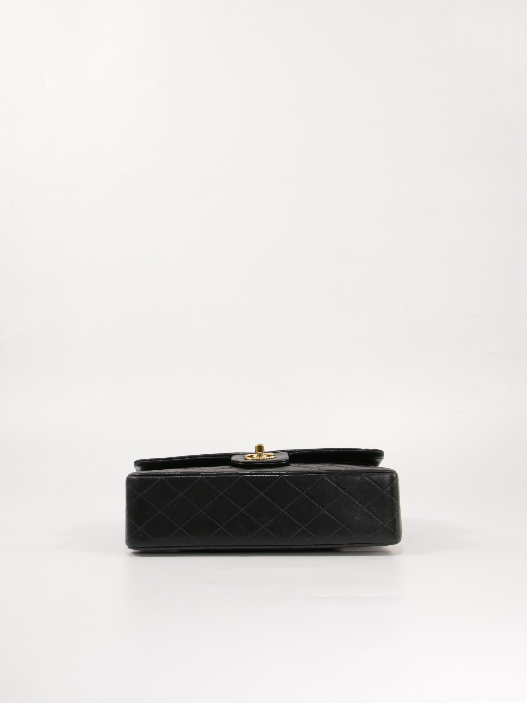 Medium Classic Flap