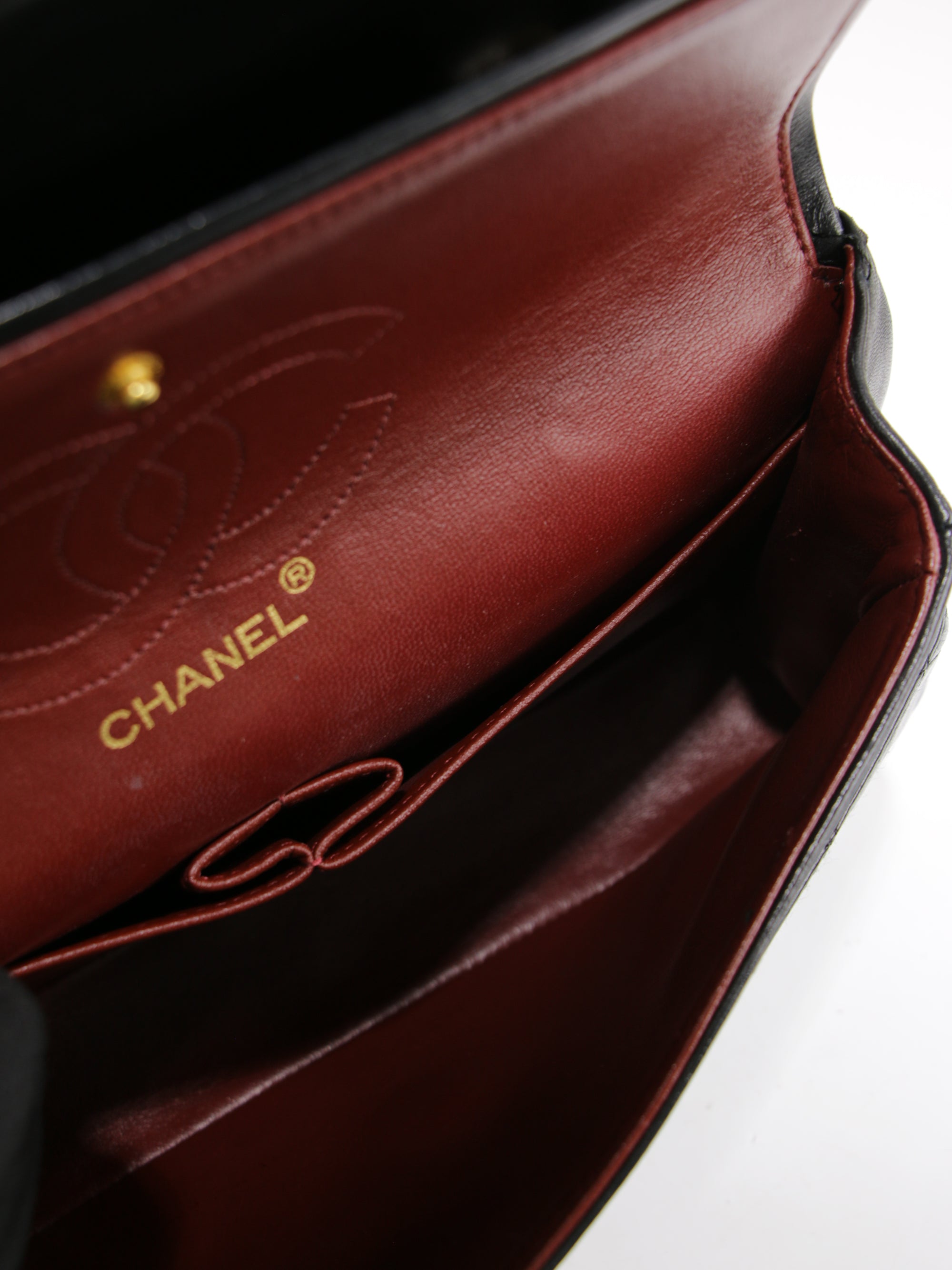Medium Classic Flap