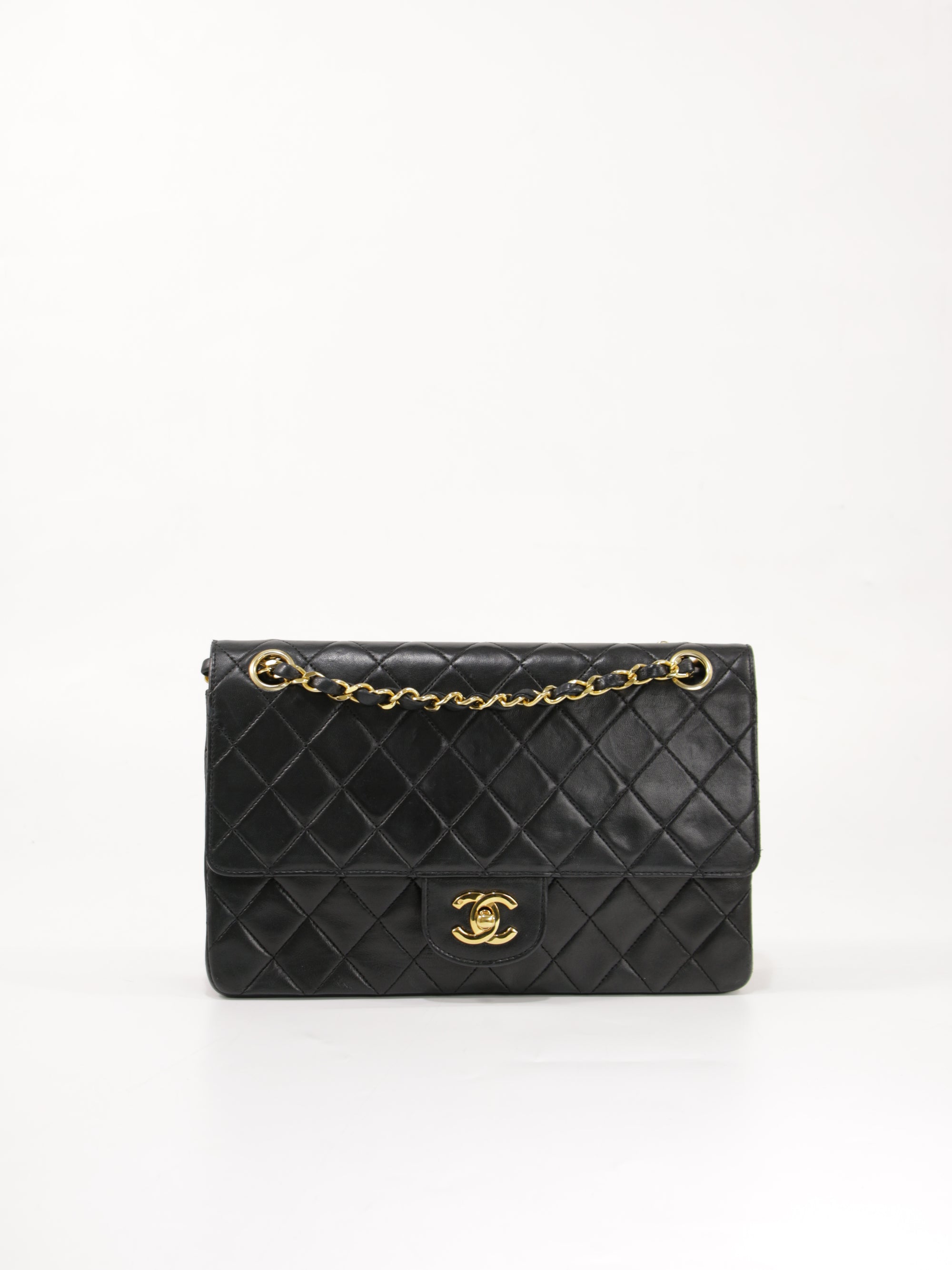 Medium Classic Flap