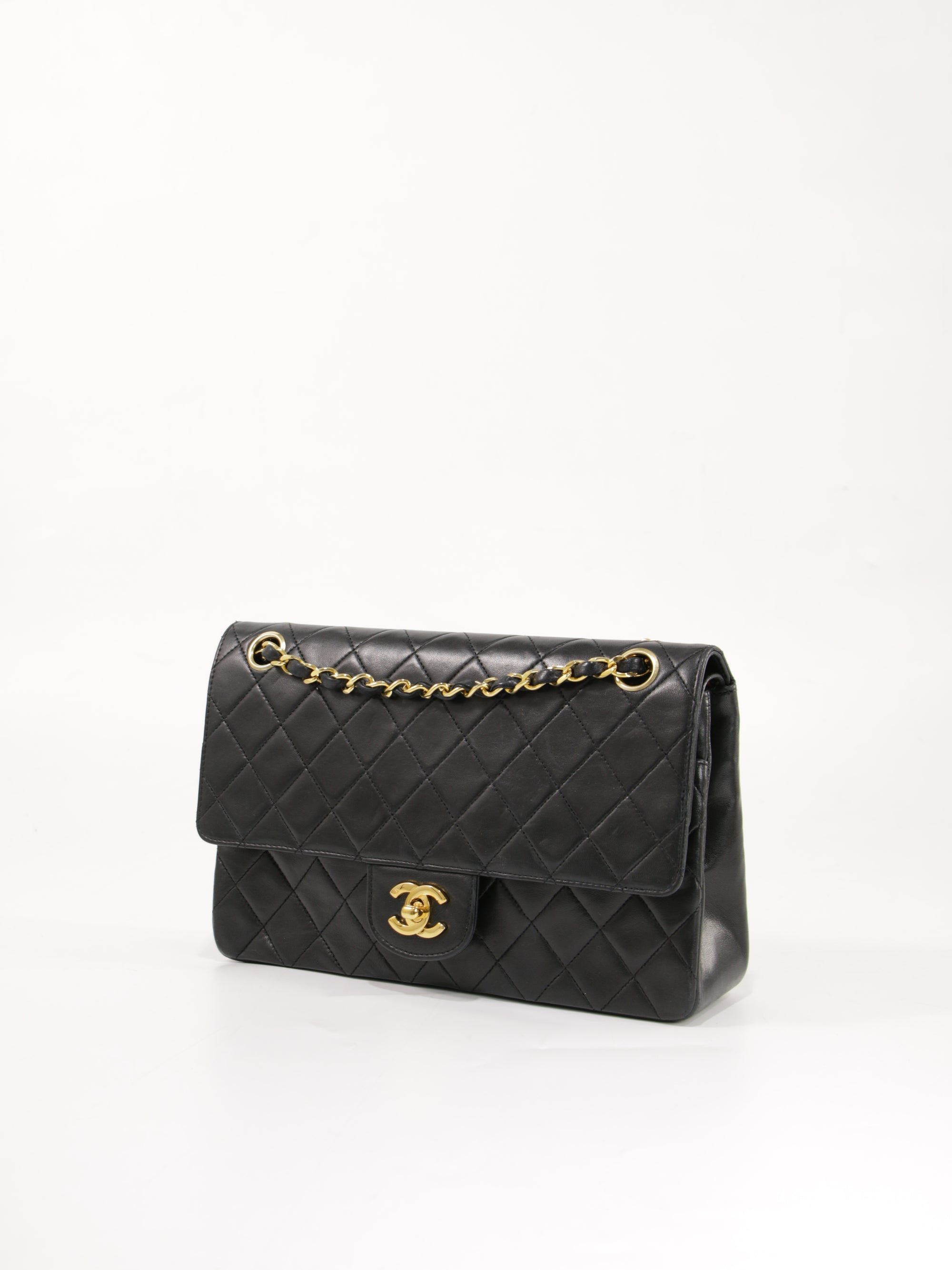 Medium Classic Flap