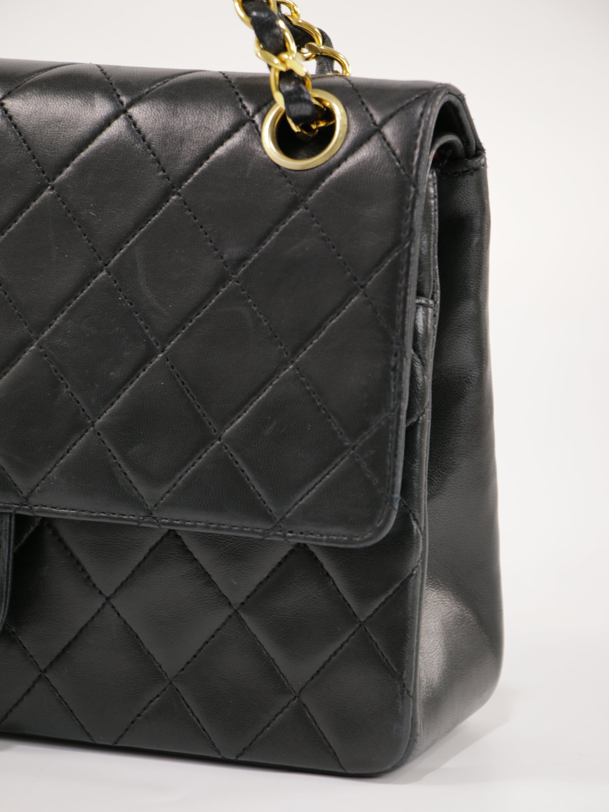 Medium Classic Flap