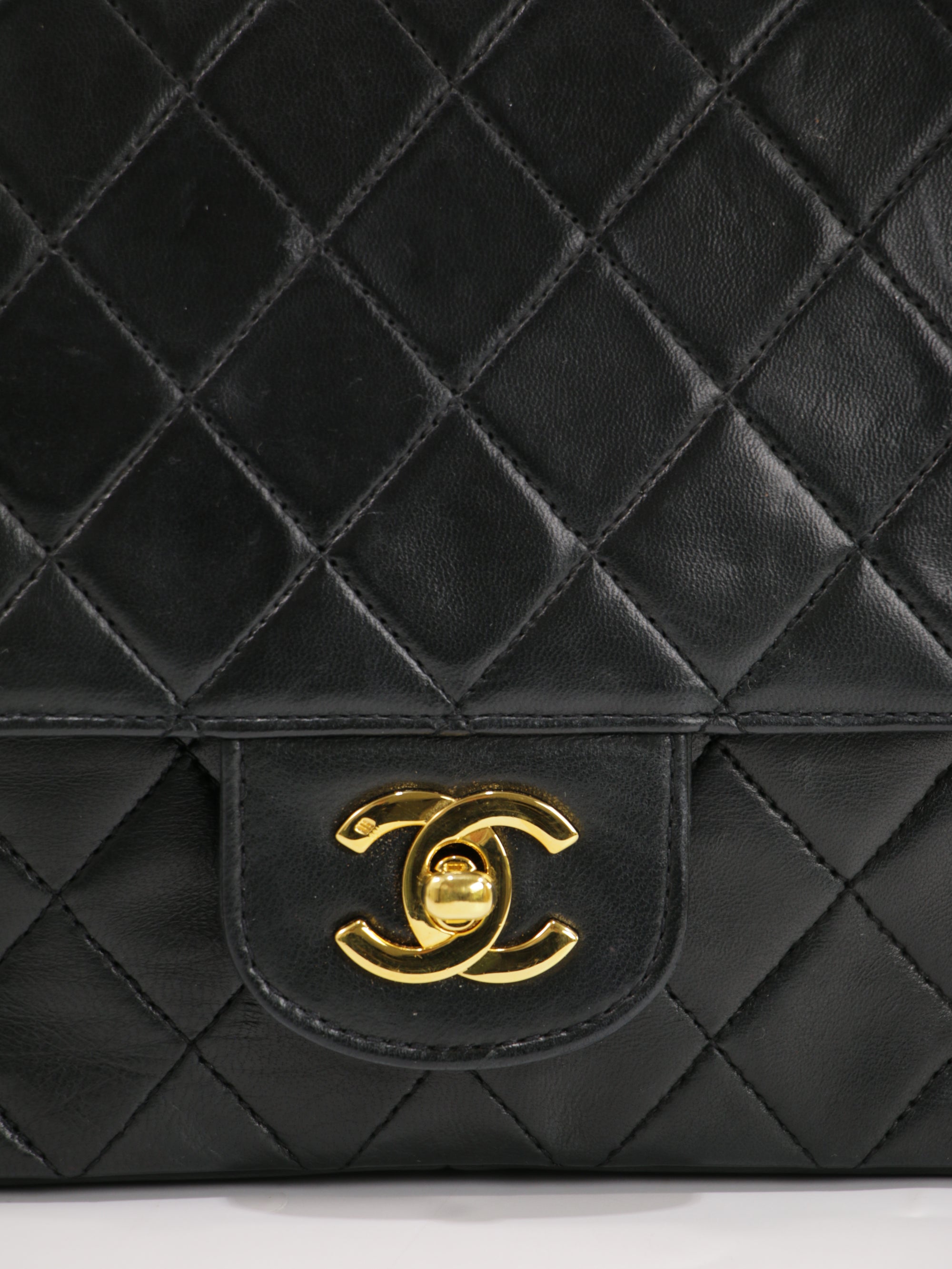 Medium Classic Flap