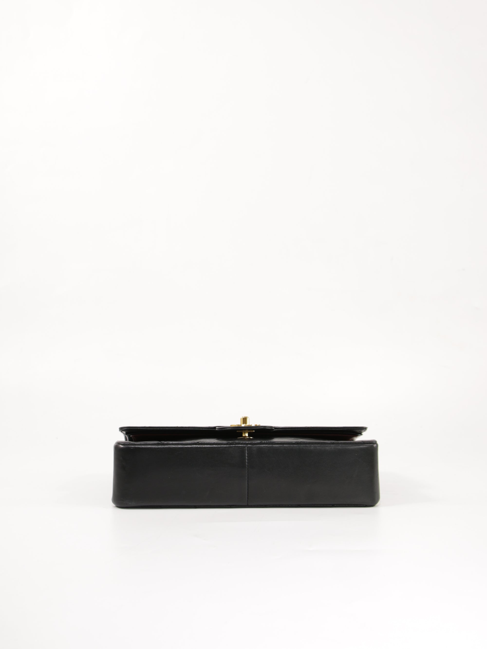 Medium Classic Flap