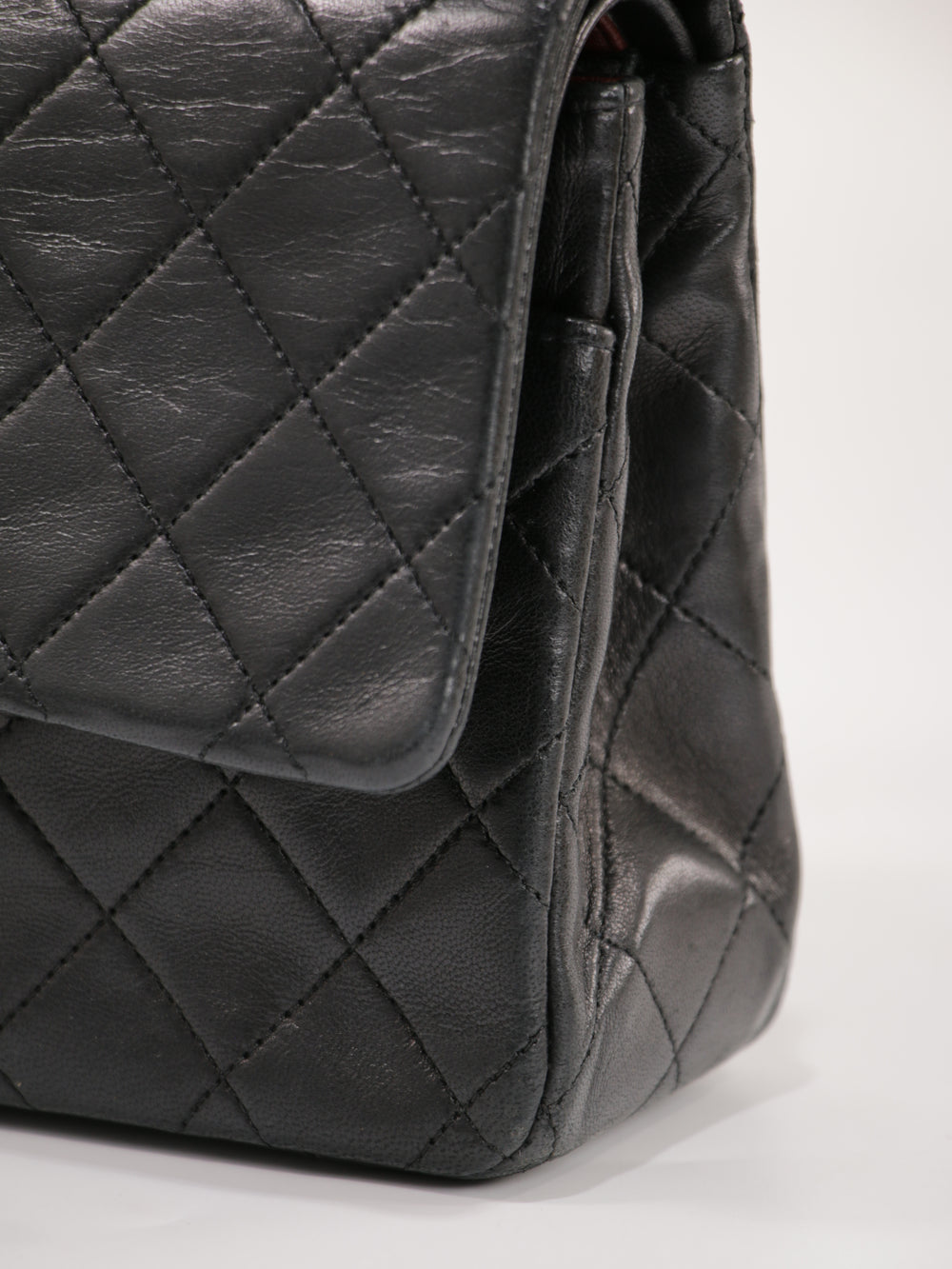 Medium Classic Flap