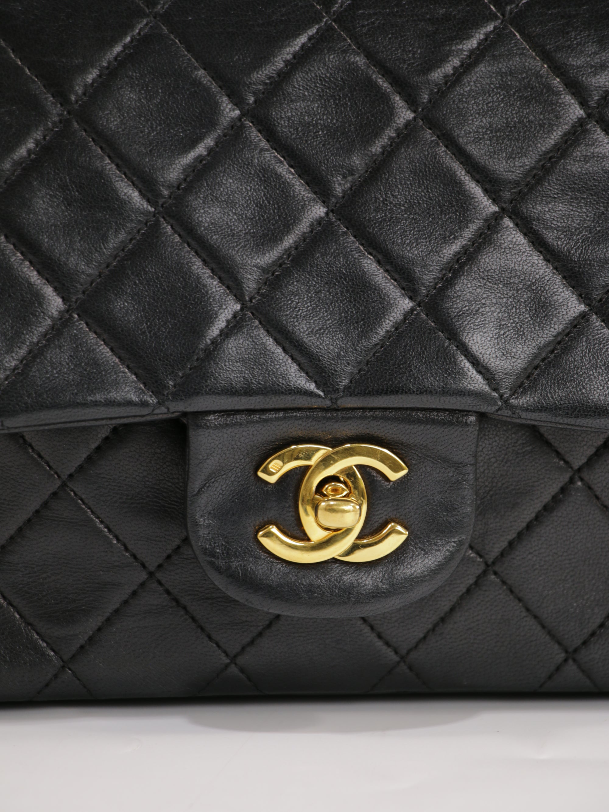 Medium Classic Flap
