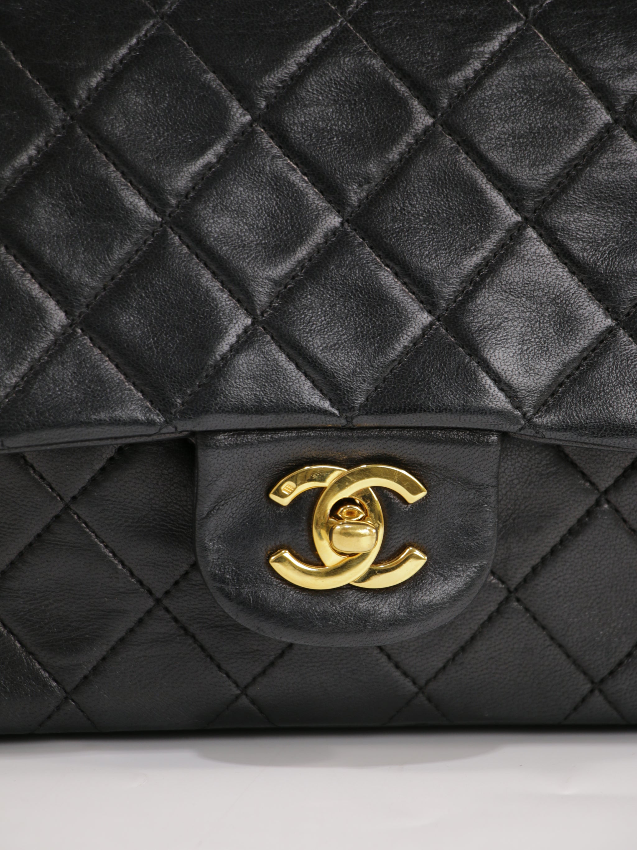 Medium Classic Flap