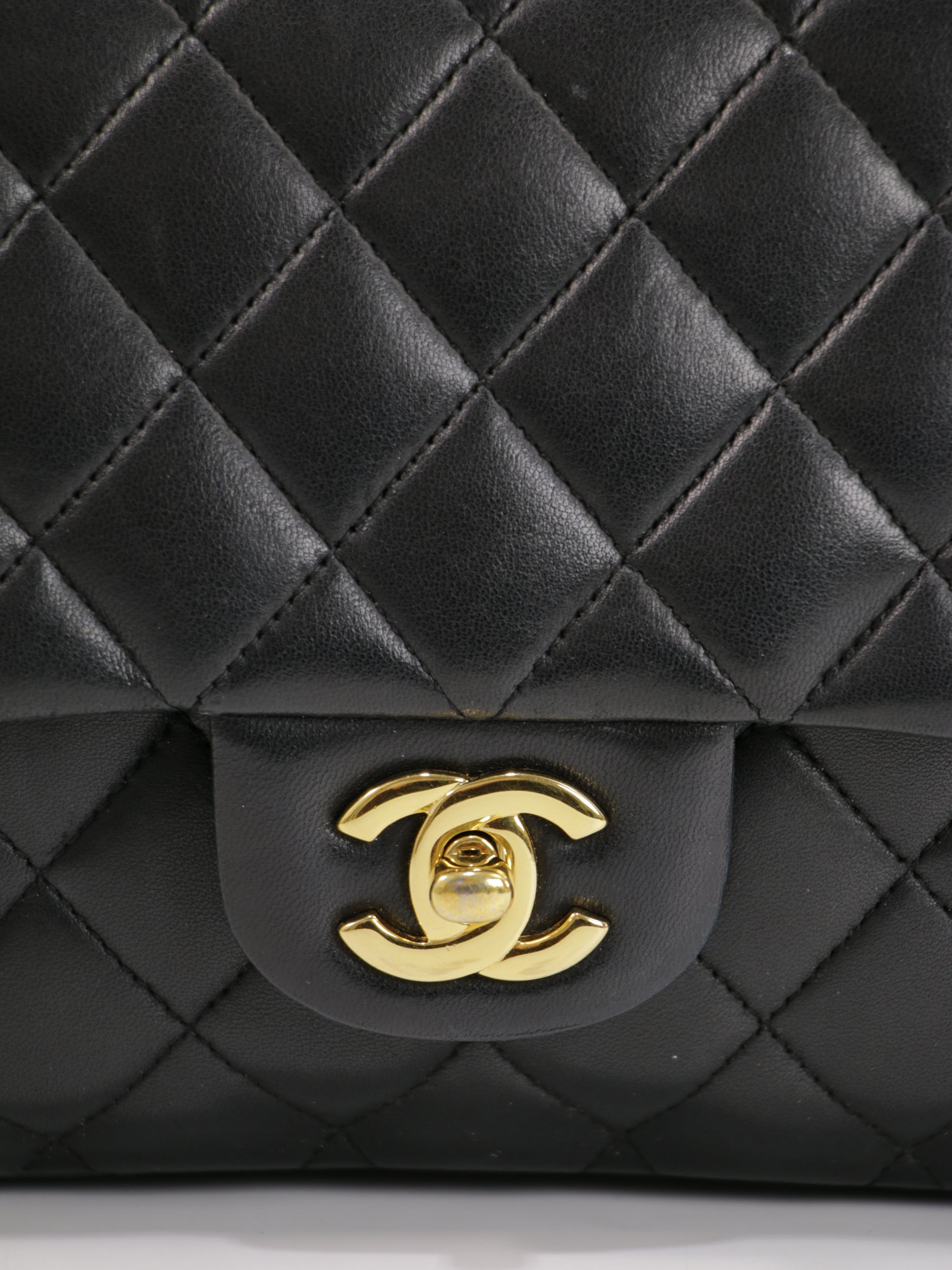 Medium Classic Flap