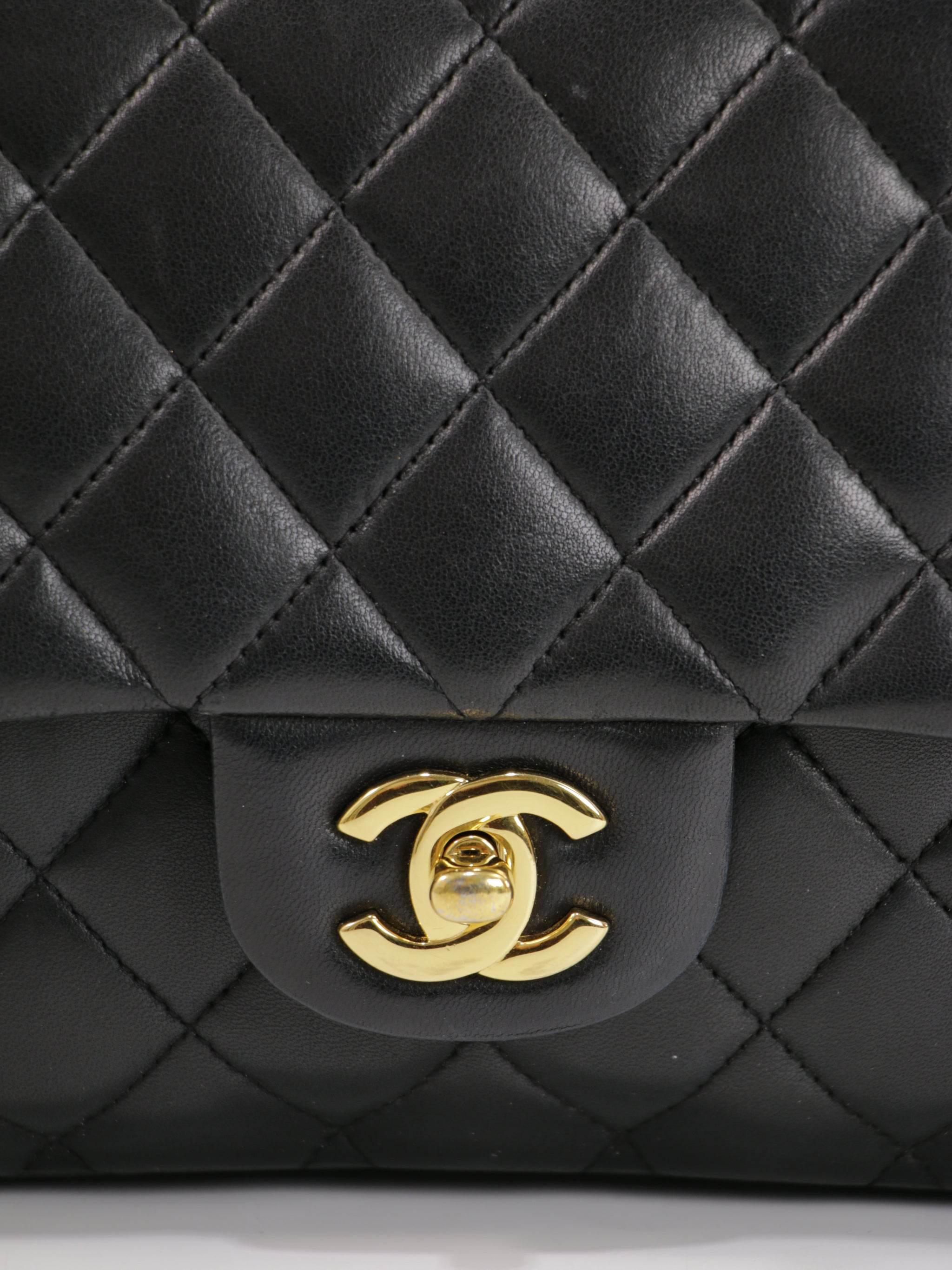 Medium Classic Flap