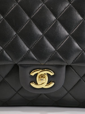 Medium Classic Flap