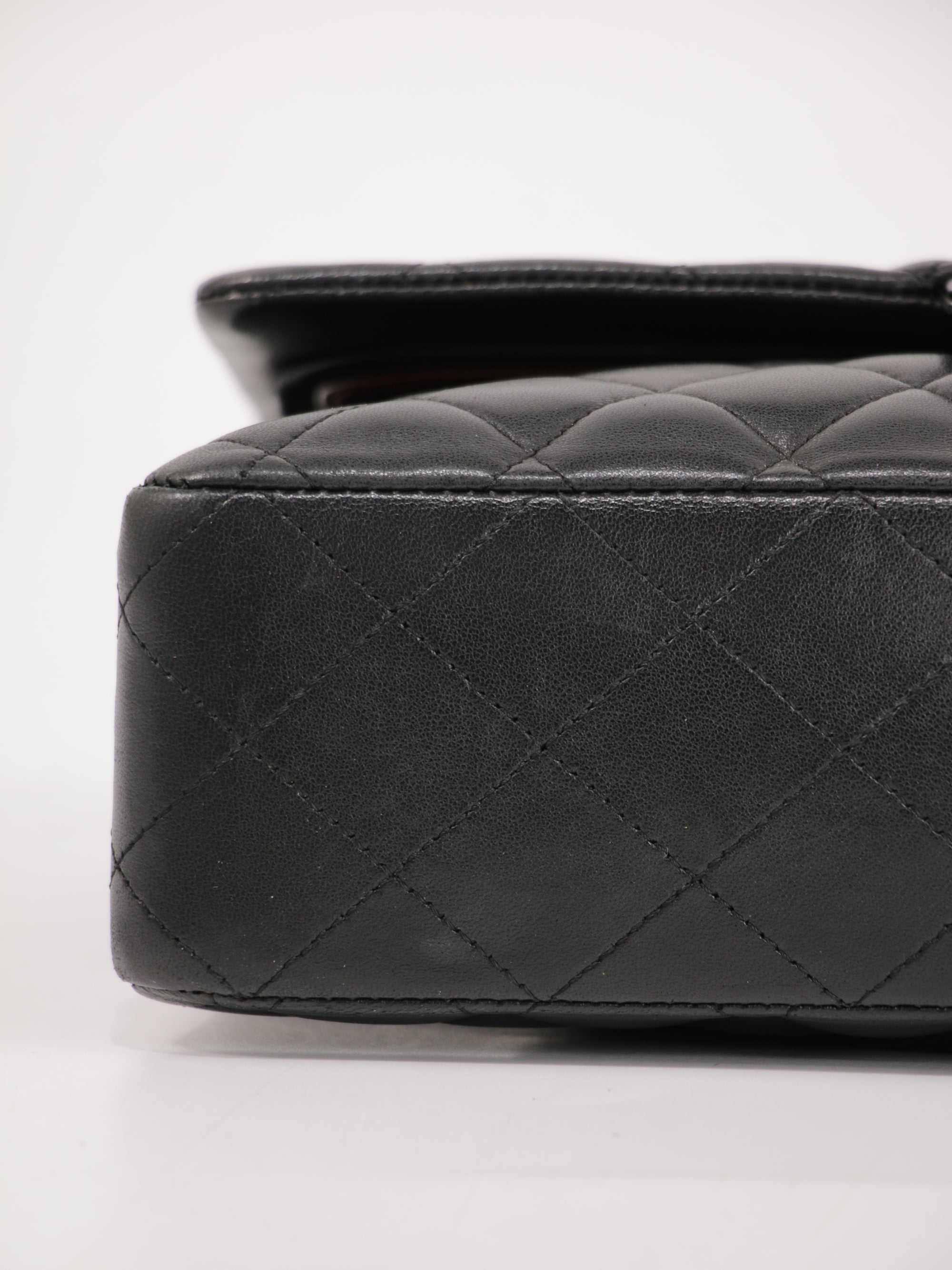 Medium Classic Flap