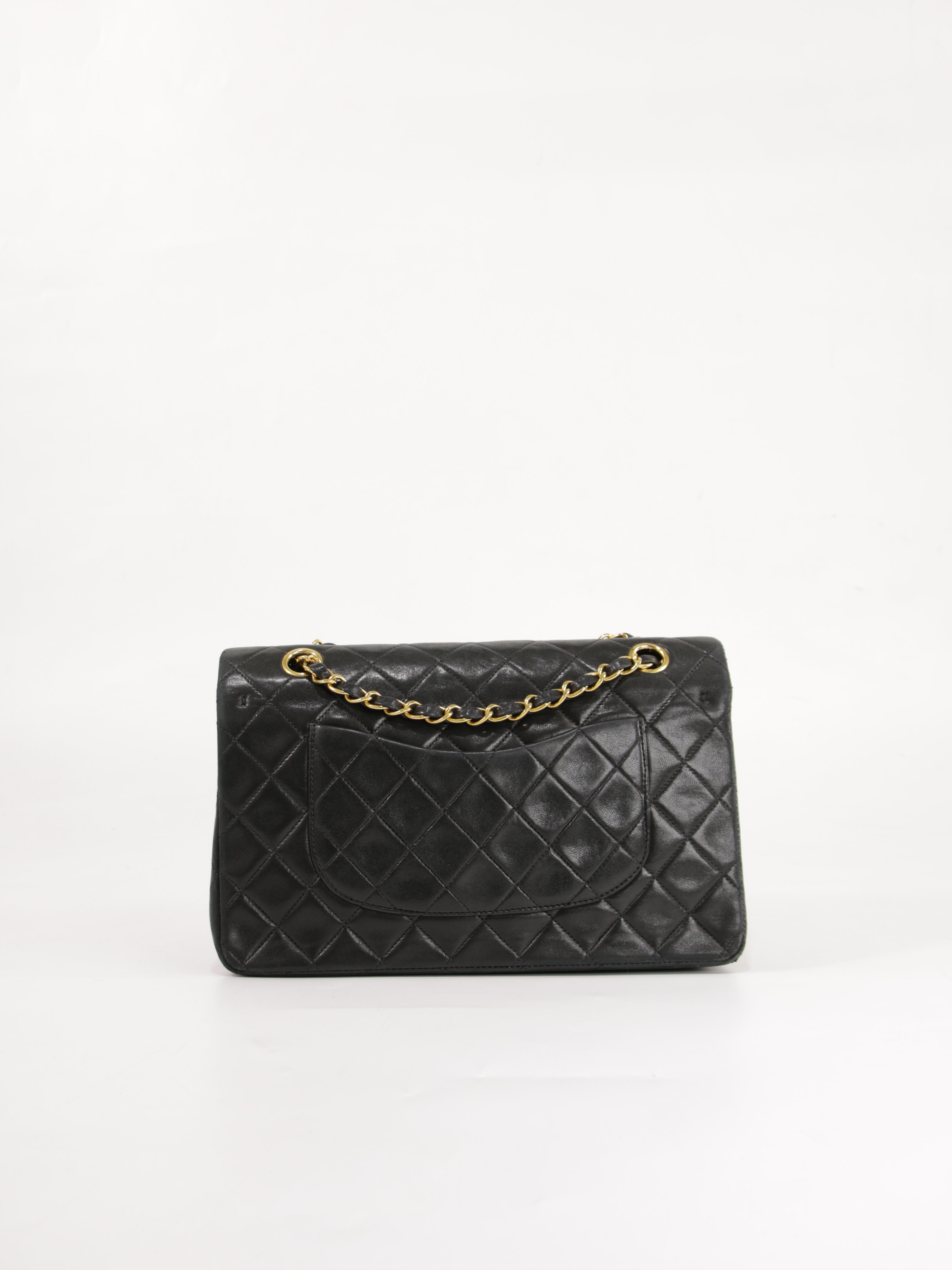 Medium Classic Flap