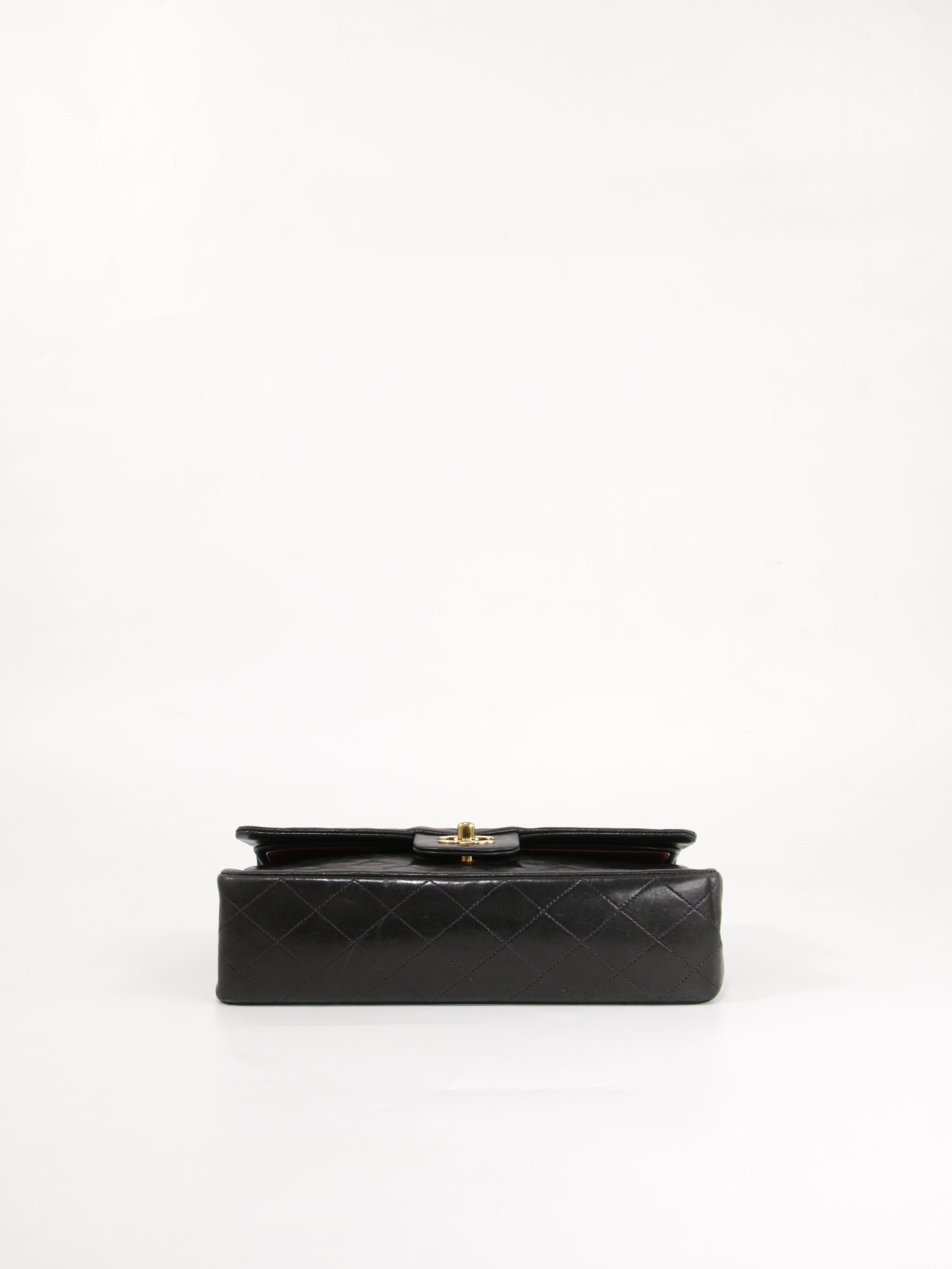 Medium Classic Flap