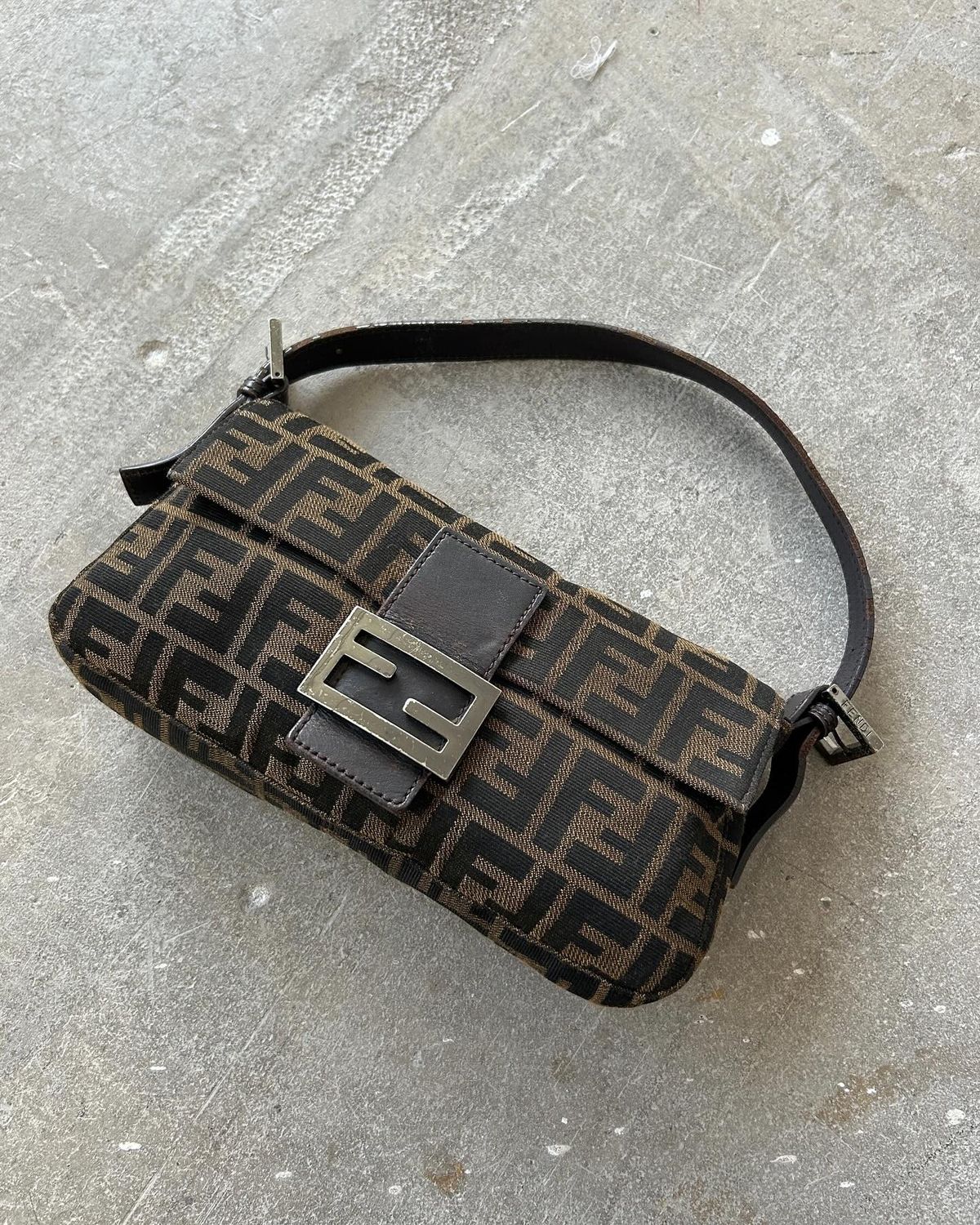 FENDI BAGUETTE TASCHEN